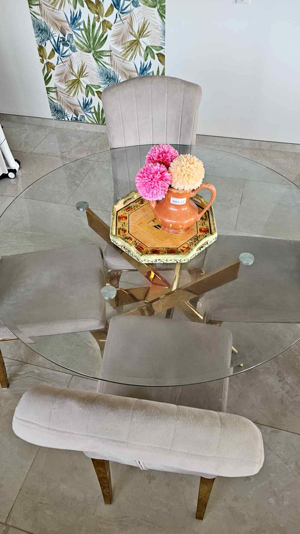 Table ronde + 4 chaises négociable - Dining Tables - Tournai, Belgium ...