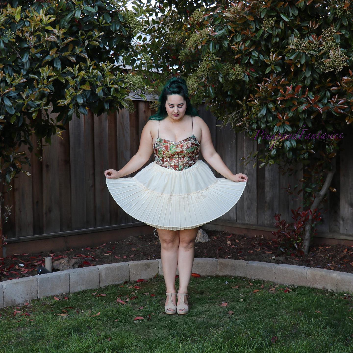 cider dress Plumeria Maxi An elastic waistline Cider So Sweet Shift Dress