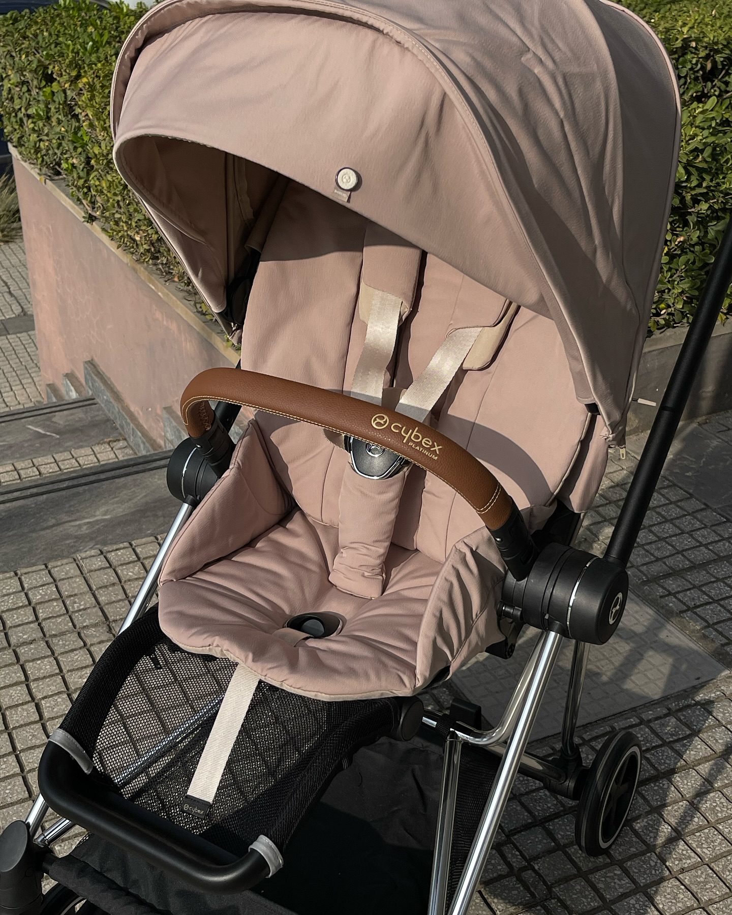 Cybex Mios - Chrome Brown / Cozy Beige ?? Find it now in store 