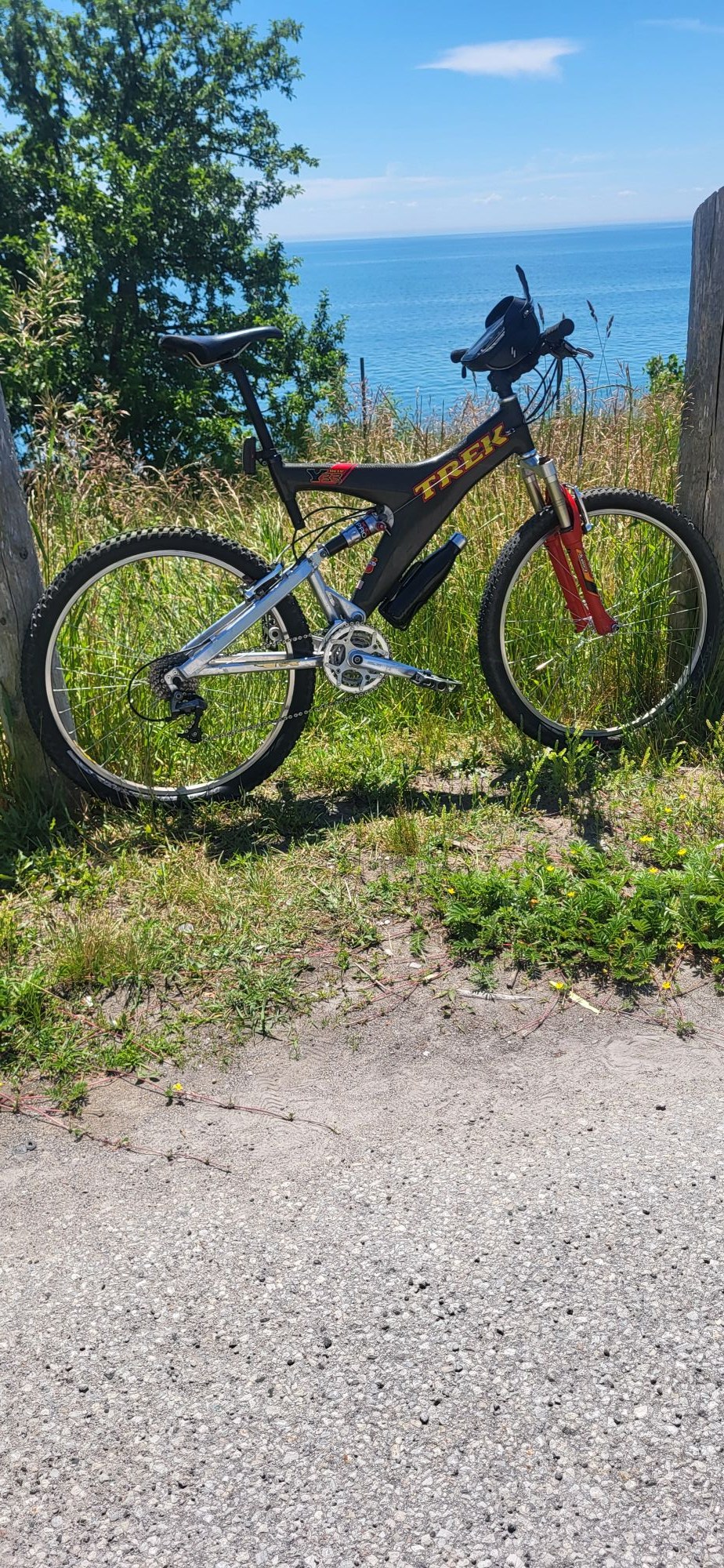 1997 Trek Y33 carbon fiber mountain bike with XT and XTR components