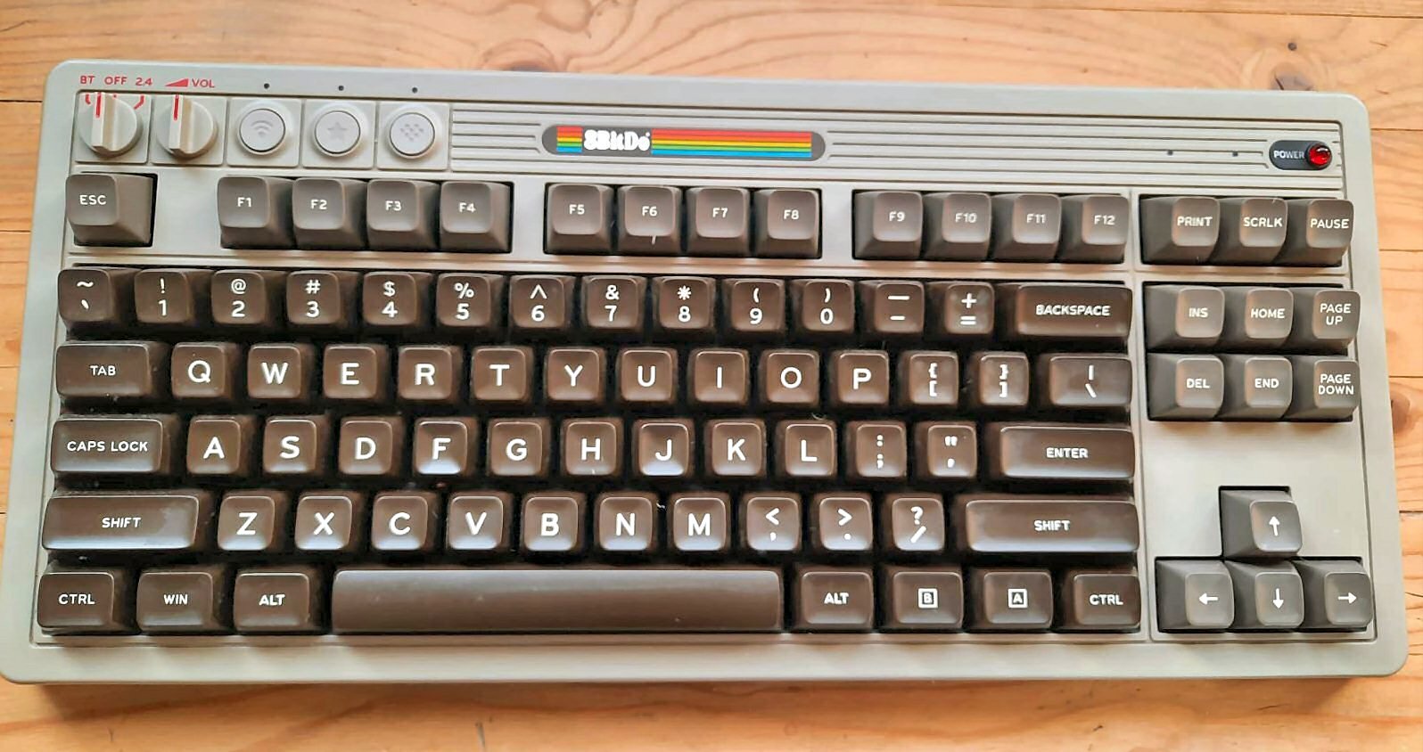 8BitDo retro mechanical keyboard, Commodore 64 Edition, US layout ...