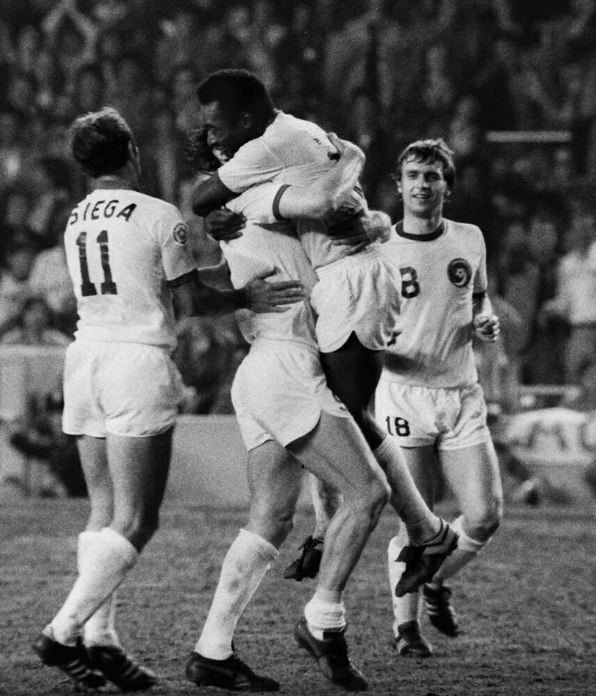 Soccer in the 1970s: Pelé, Giorgio Chinaglia, Jorge Siega and