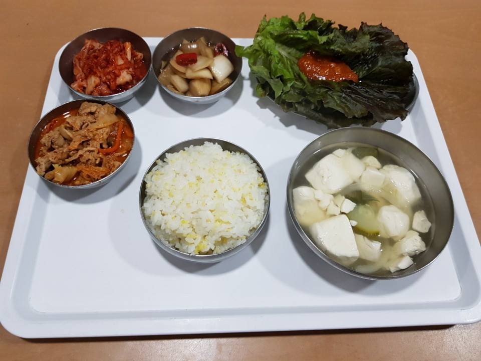 삼인요양병원 - 6월 25일 중식 식단입니다. 메뉴: 기장밥, 순두부백탕, 돈불고기, 상추쌈, 양파지, 배추김치 | Facebook