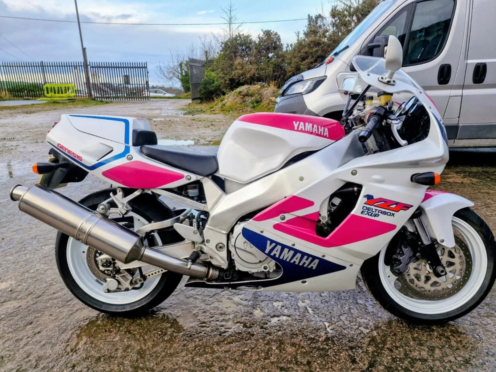 Pretty in pink. Any Yamaha YZF750 love about? ?