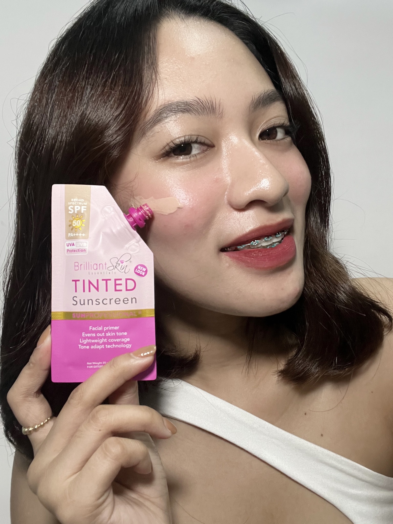 Our Tinted Sunscreen 𝗦𝗨𝗡PROFESIONAL®️ offers the perfect blend
