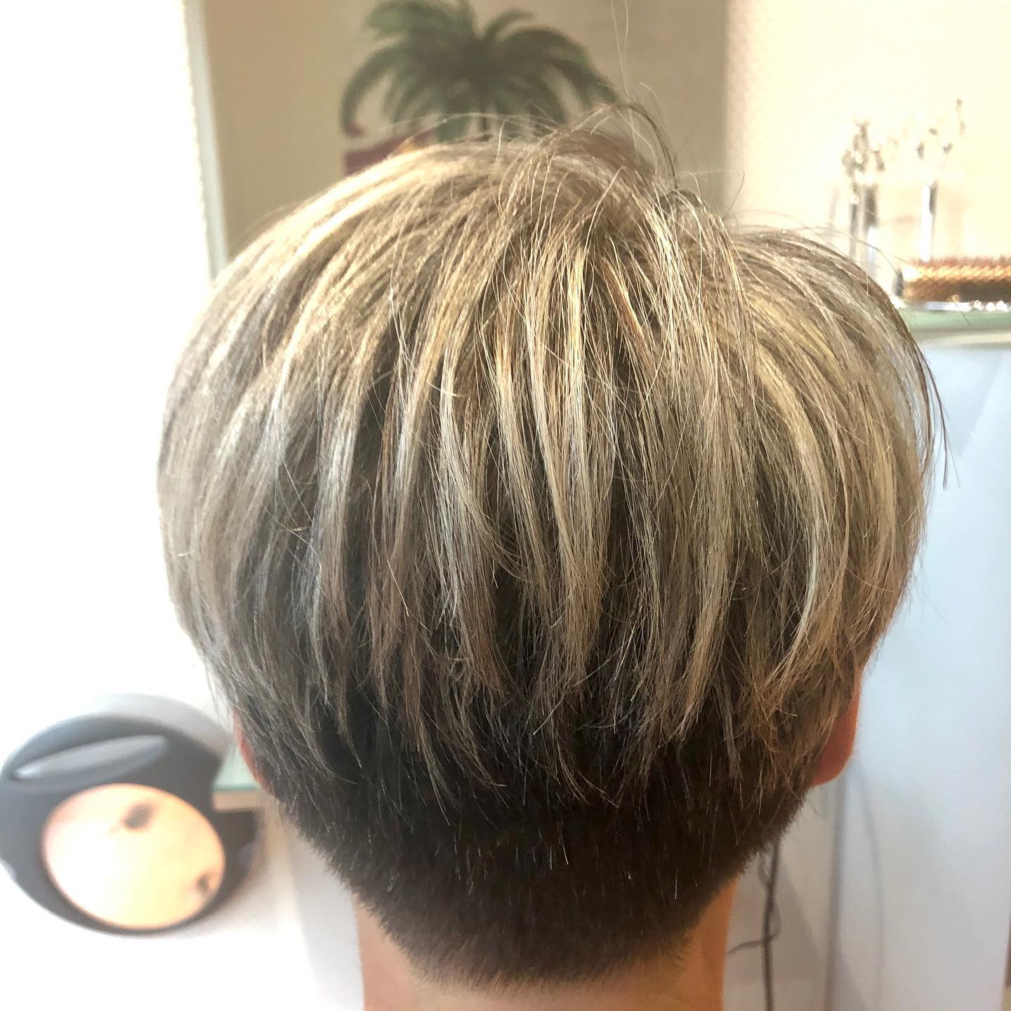 Coupe Carré Boule Nuque Courte