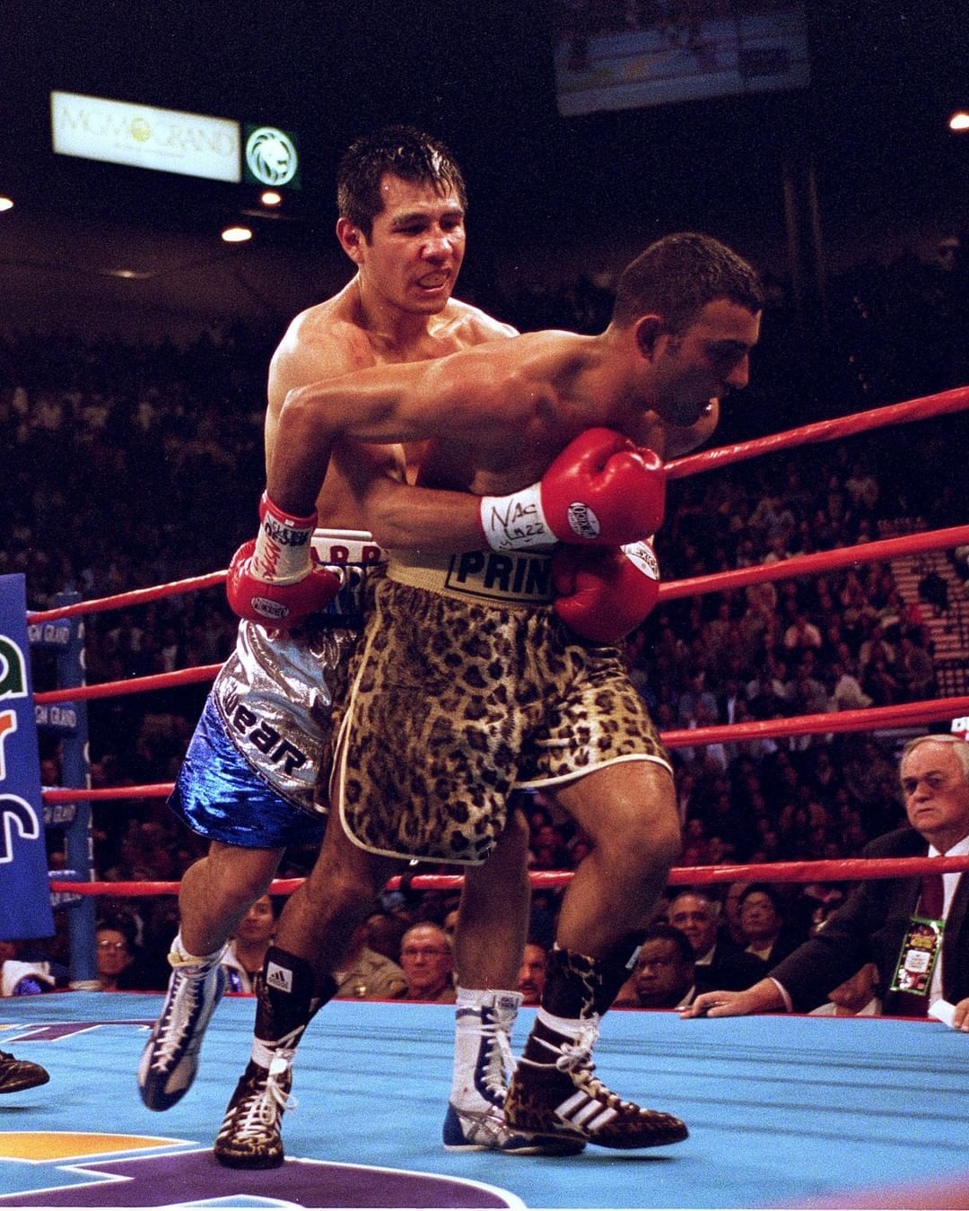 On This Day In 2001 Marco Antonio Barrera defeated Naseem Hamed by