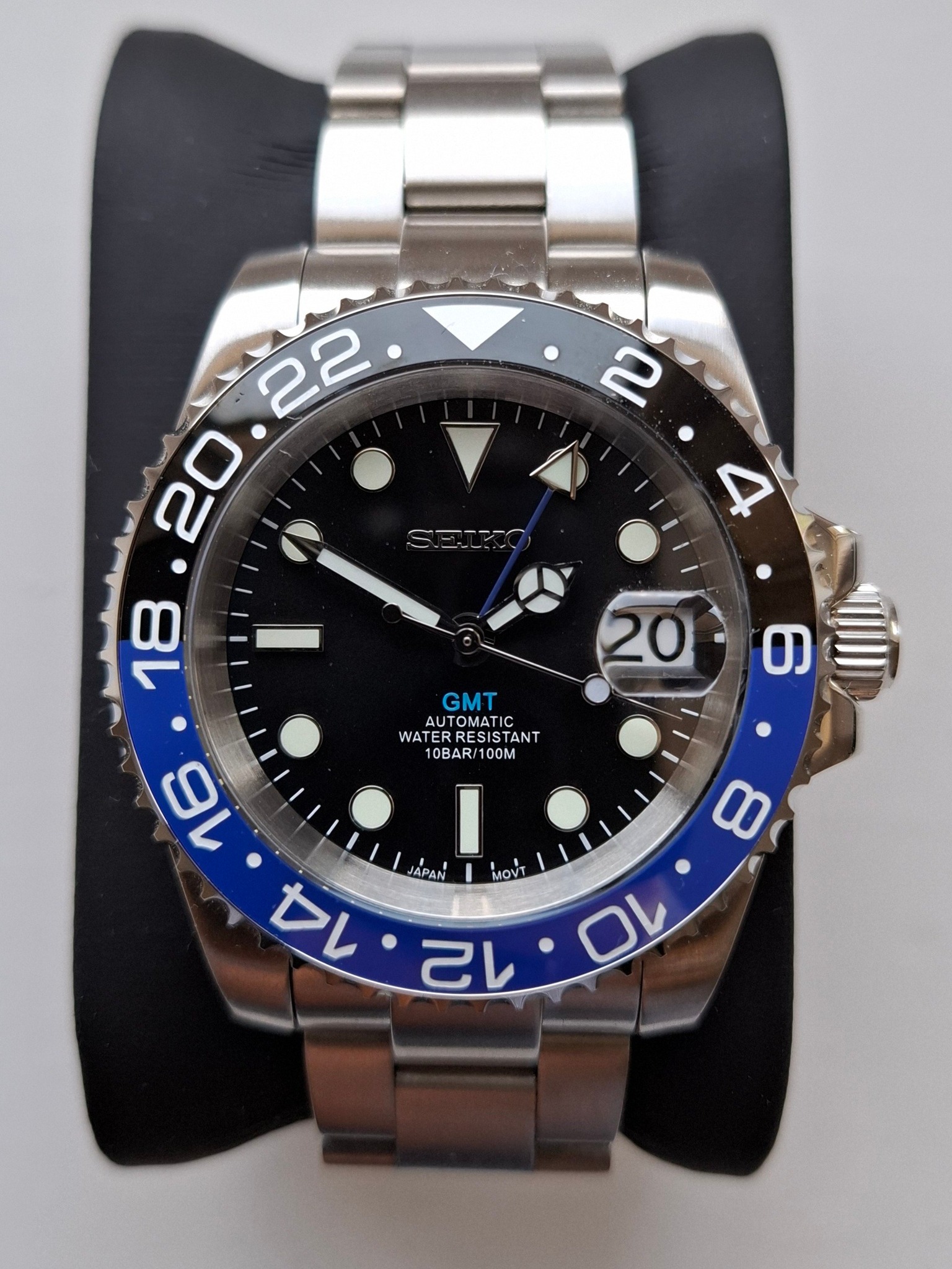 Recent Batman GMT mod watch build, powered by the nh34 movement.