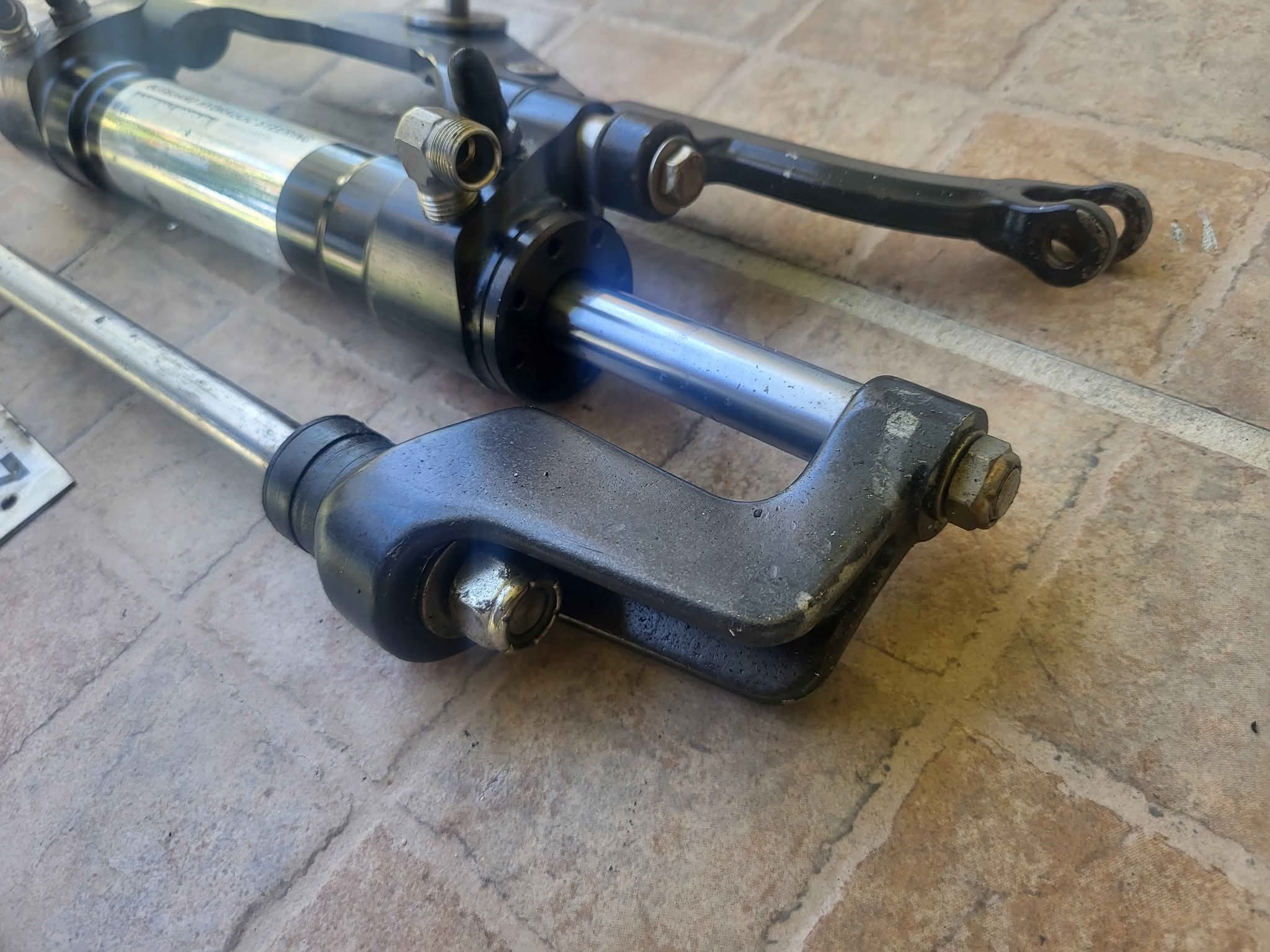 SeaStar Hydraulic Steering Cylinder HC5345 with Twin Engines Kit - Car ...