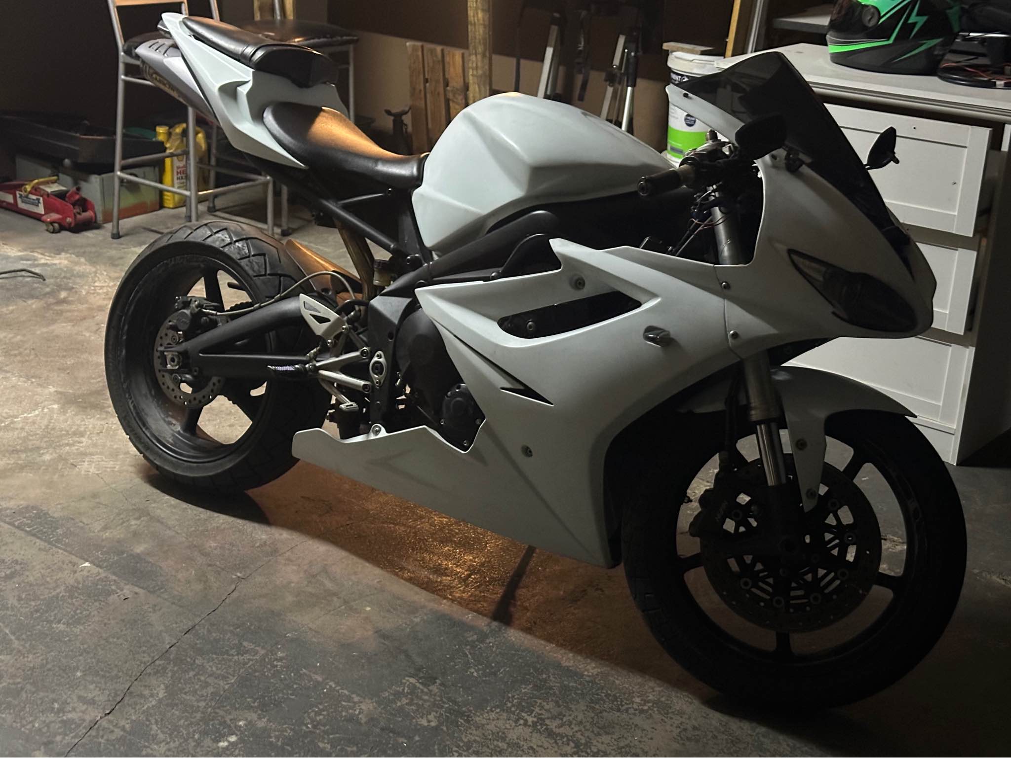 triumph-daytona-675-speed-tripple-motorcycles-scooters