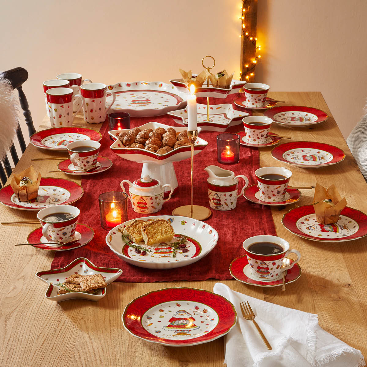 Kaffeegenuss ☕️ trifft Weihnachtszauber! Unser Geschirr mit verspieltem 🎅🏻 Design ist ein Must-Have für die bevorstehende Zeit: https://www. xxxlutz.at/p/x-mas-kaffeeservice-18-teilig-0071360247