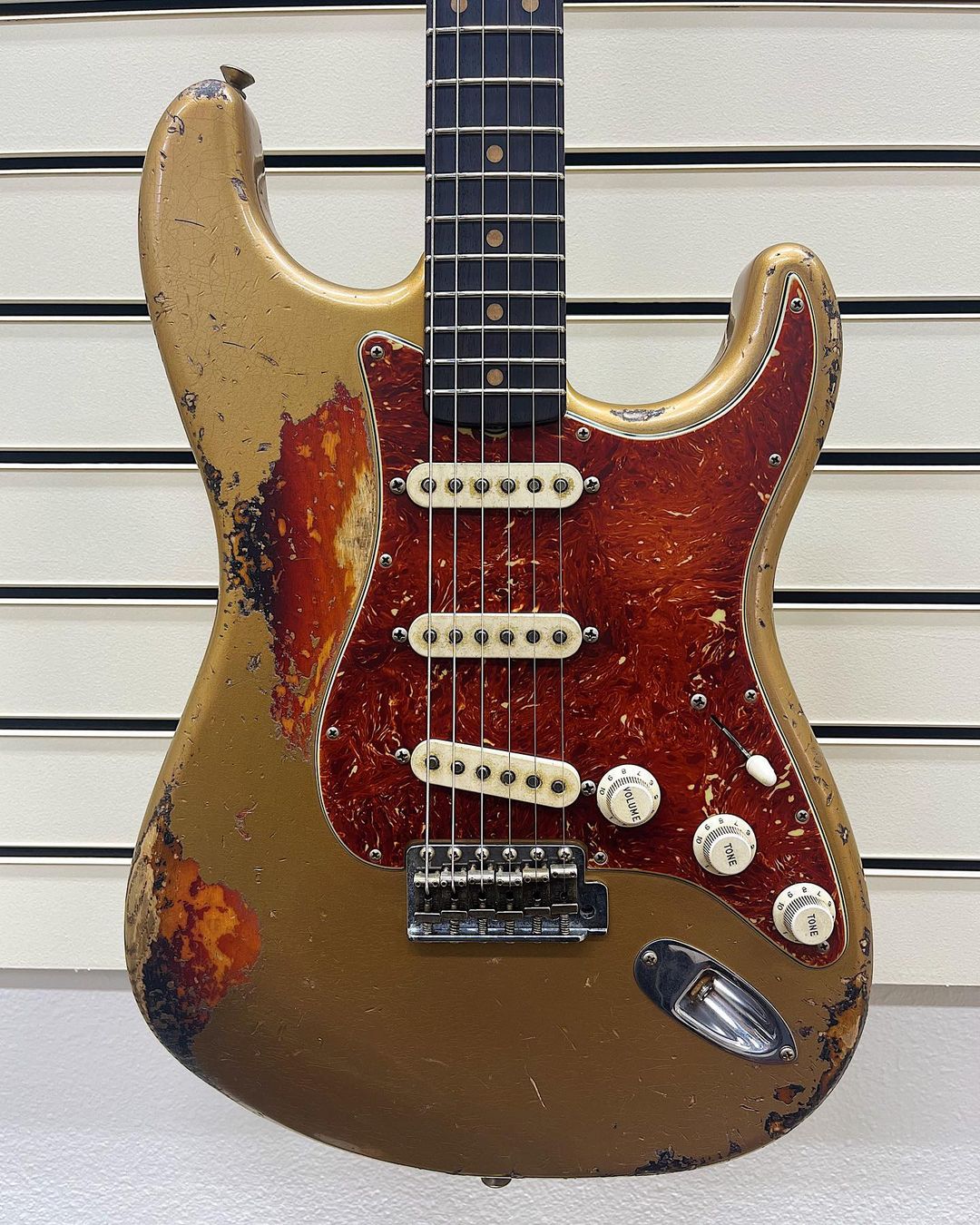 Start your week off with this gorgeous Surf Burst Strat, featuring