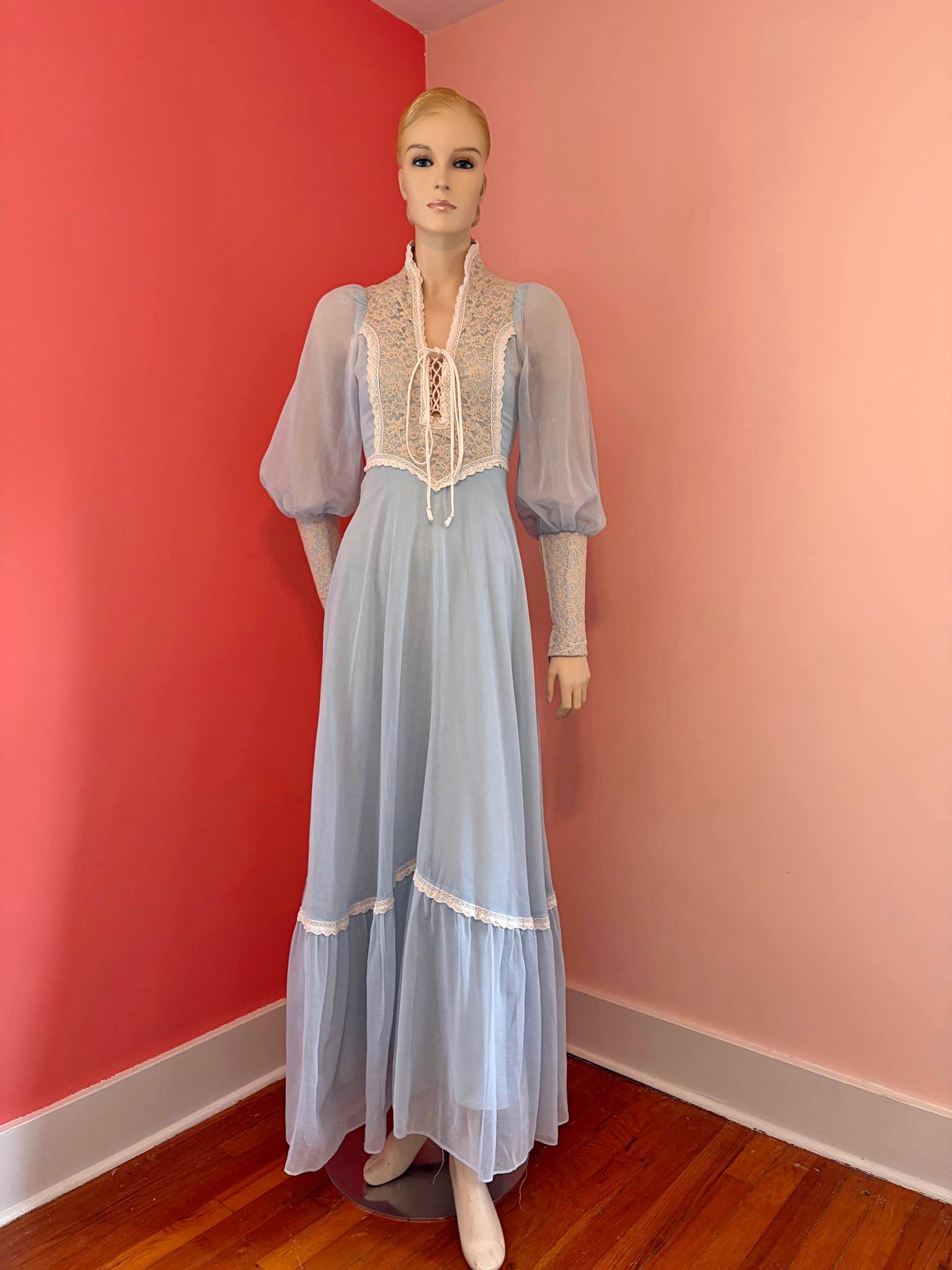 used vintage dresses Vera Wang Vera Wang Wedding Dress Vintage Style Dress A vintage style piece with fun Vintage Dress Sell By Kilo