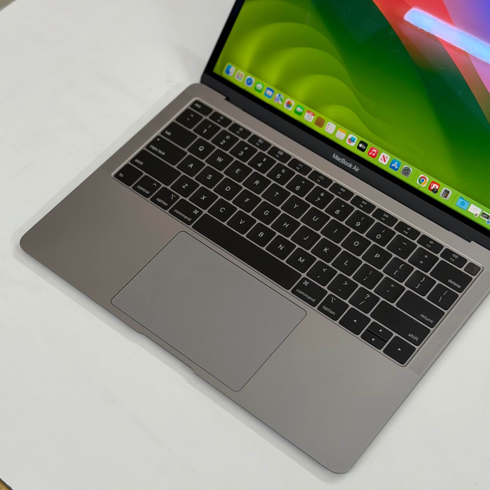 ?MacBook Air 13.3” 2019 ?Price: 319$ ? (មួយទឹក 