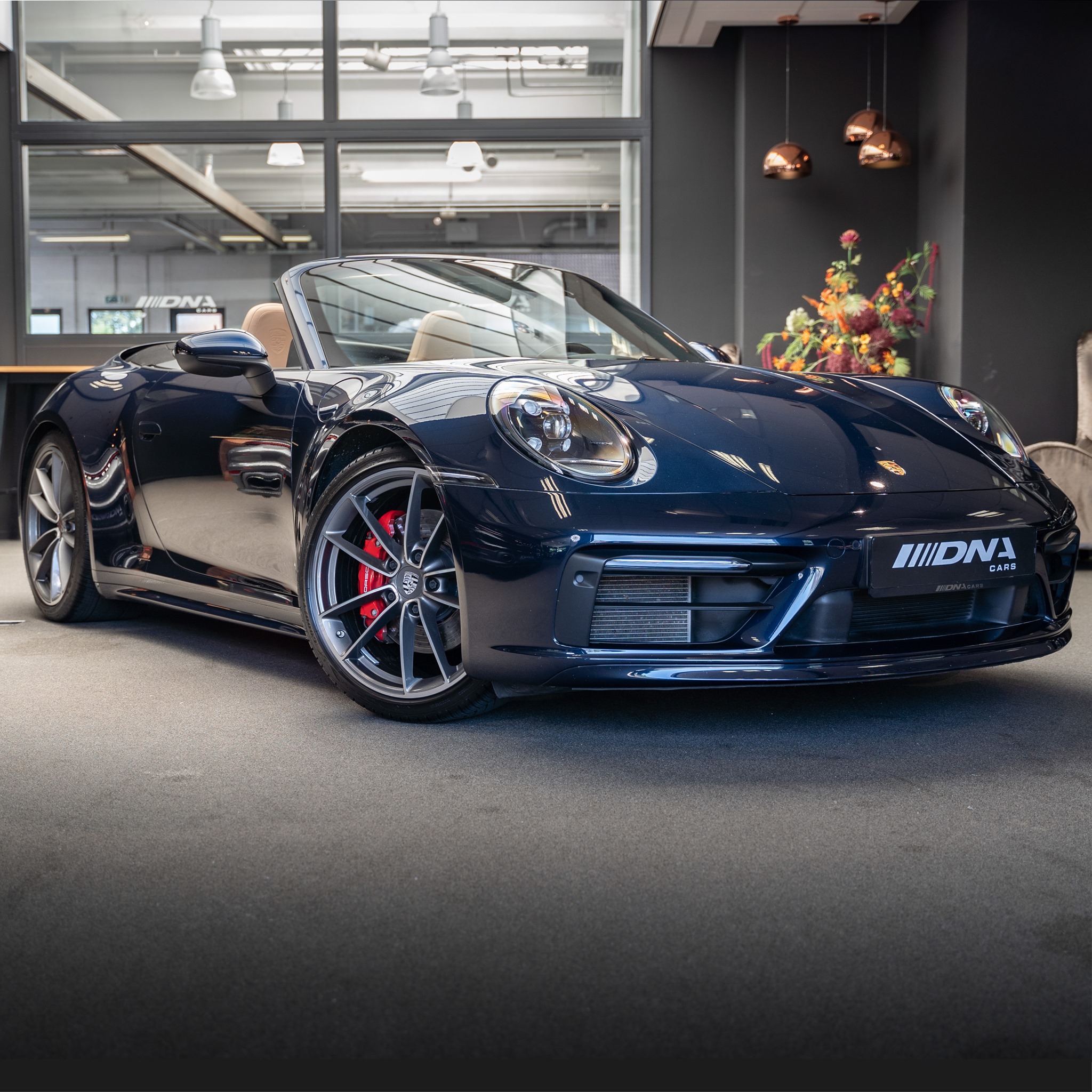 Nieuw in de DNA showroom: Porsche 992... - DNA Cars Naarden