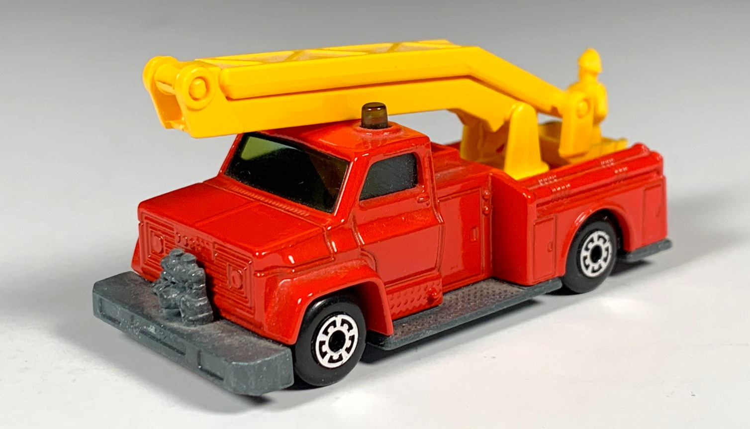 Matchbox Superfast Snorkel Fire Engine #13 review