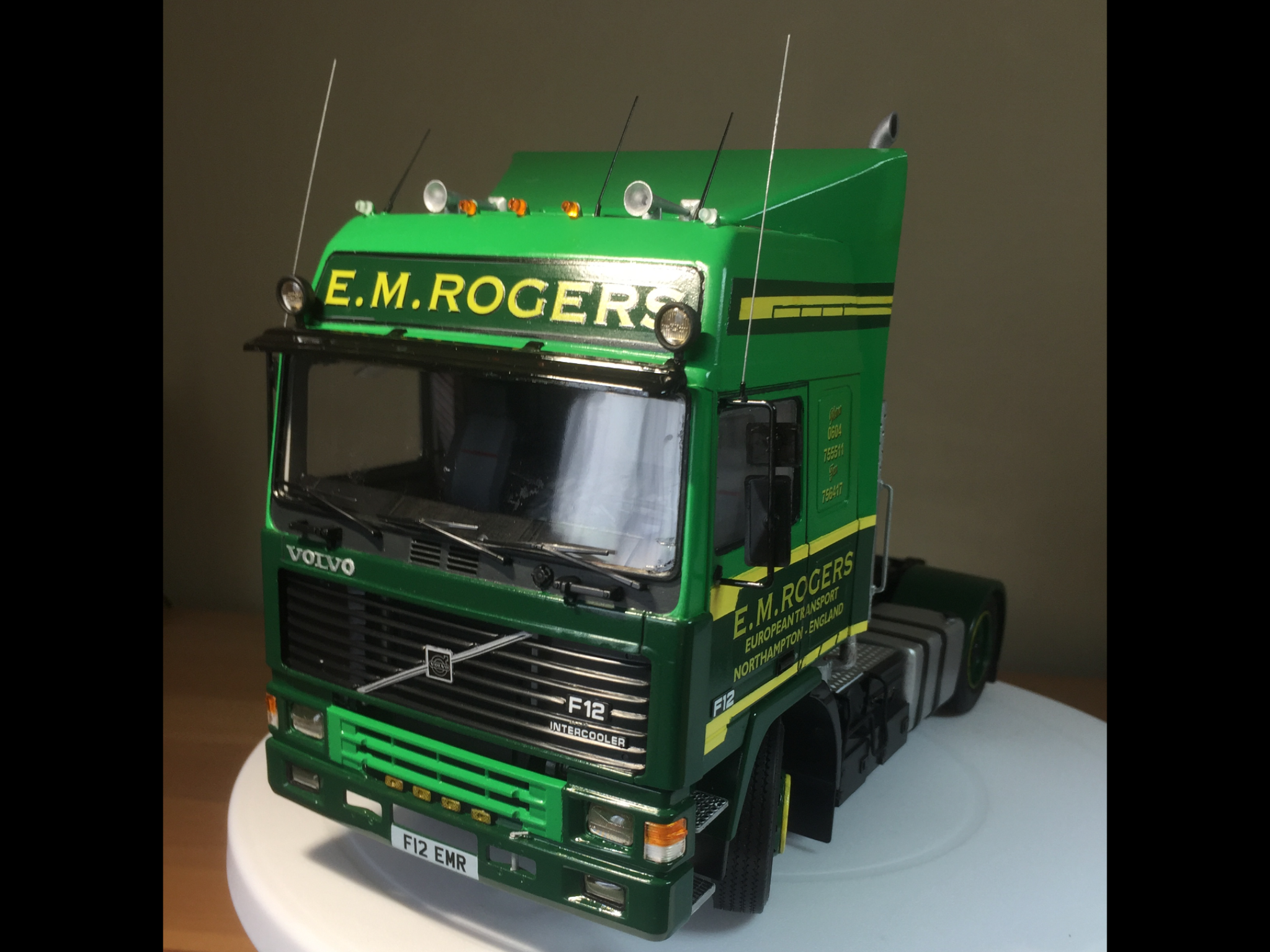 From Armin Grüttner : Volvo F16 Dussol Pere&Fils 1:24 scale Send 