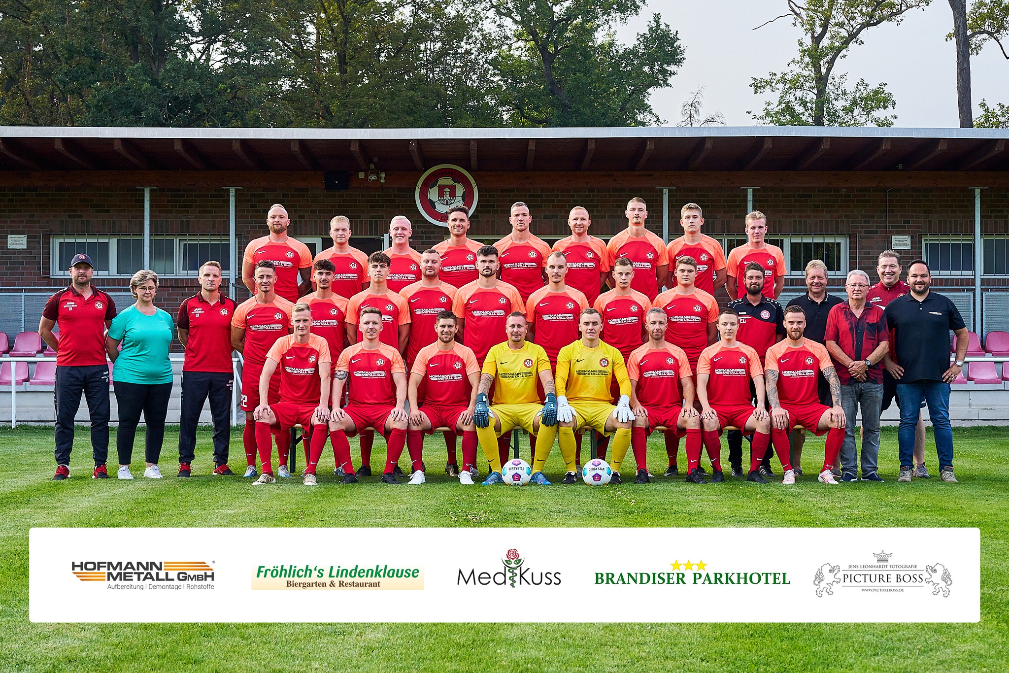SV - Offizielles Mannschaftsfoto der 1. Herrenmannschaft des SV Naunhof ...