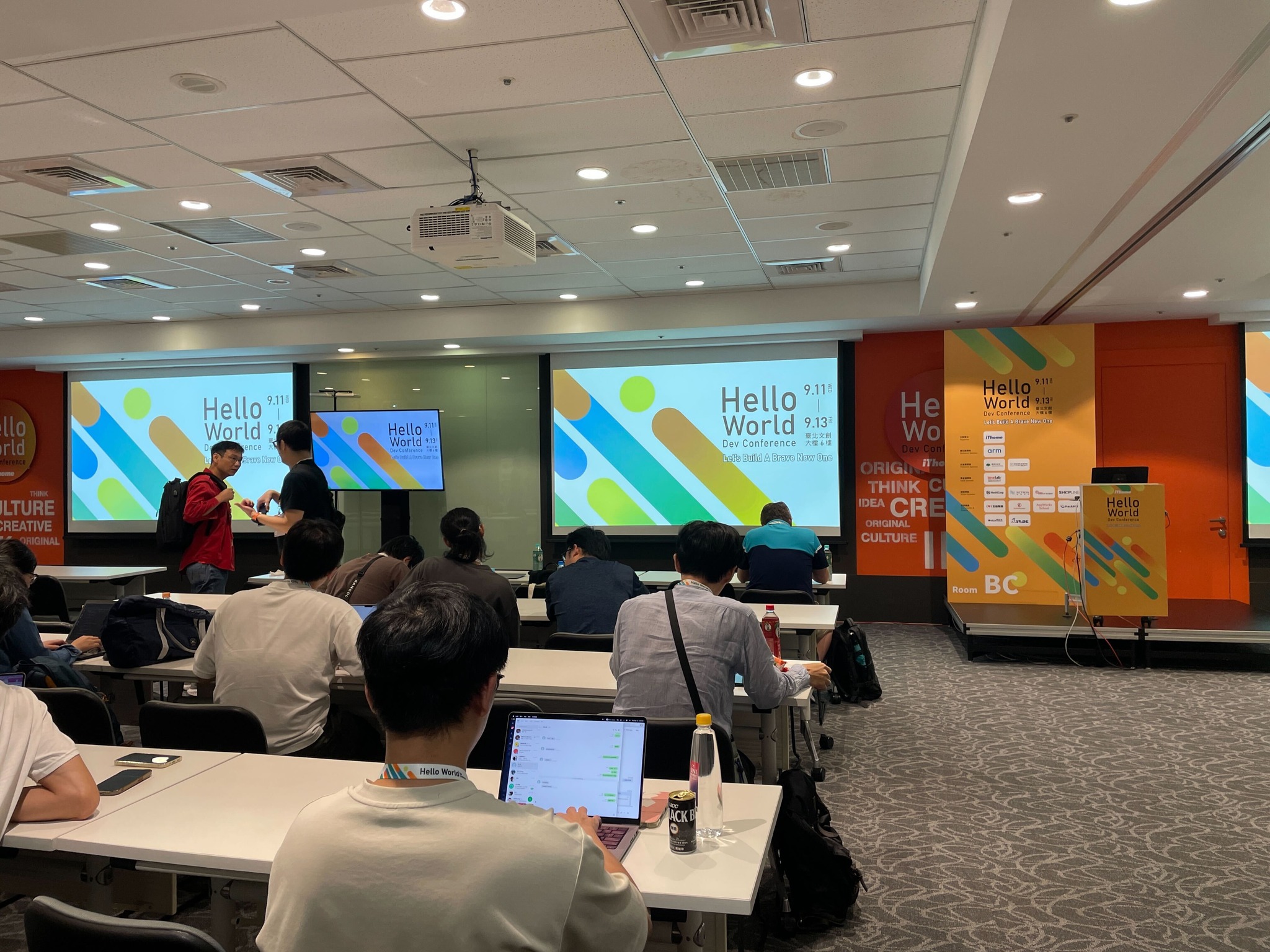 HackMD - 上個月參與了 Hello World 開發者大會！真開心 🗣️... | Facebook