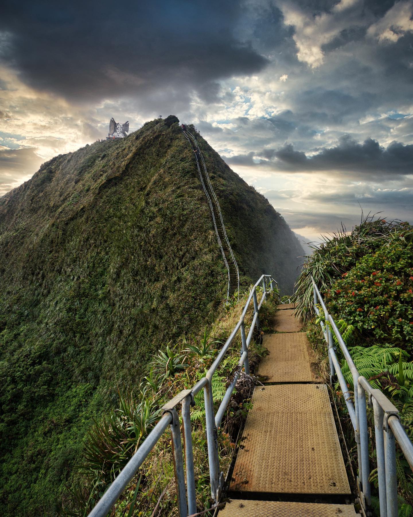 PIXEO - The Haiku Stairs (Stairway to Heaven) was built during World ...