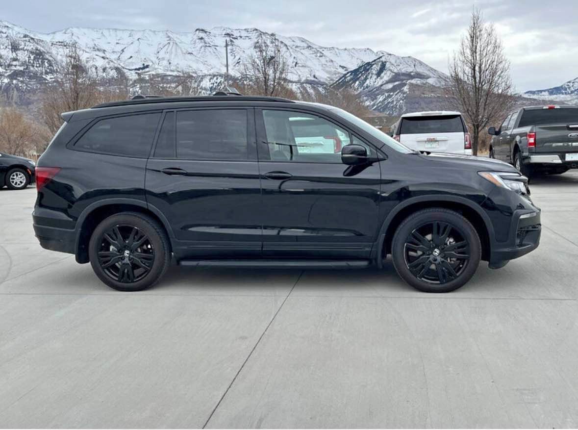 2022 Honda Pilot Black Edition Wallpaper For Iphone