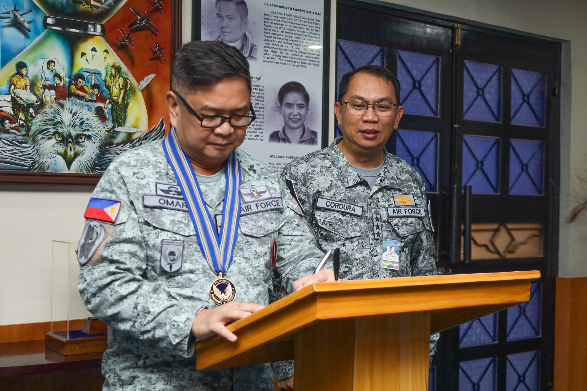 Philippine - Brigadier General Omar signs the PAF Guest Book during his ...