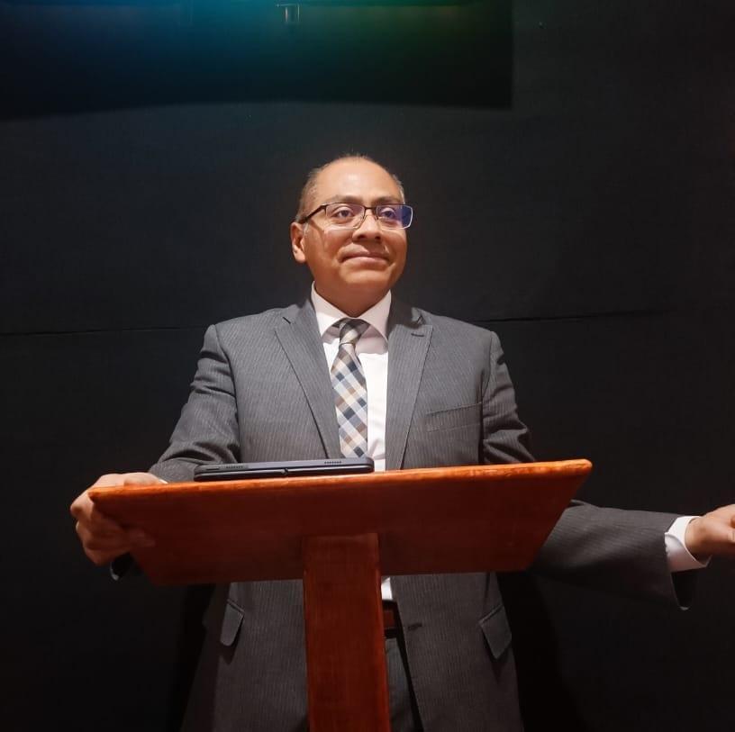 Pastor Raúl Gómez