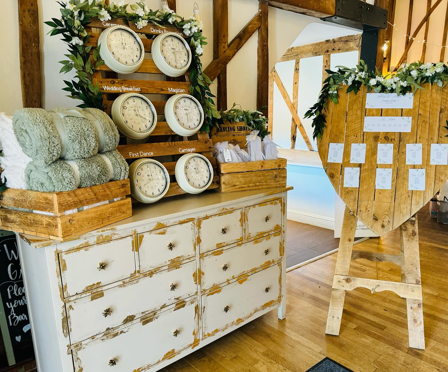 Simply rustic - Congratulations to Frankie & Rob. They... | Facebook