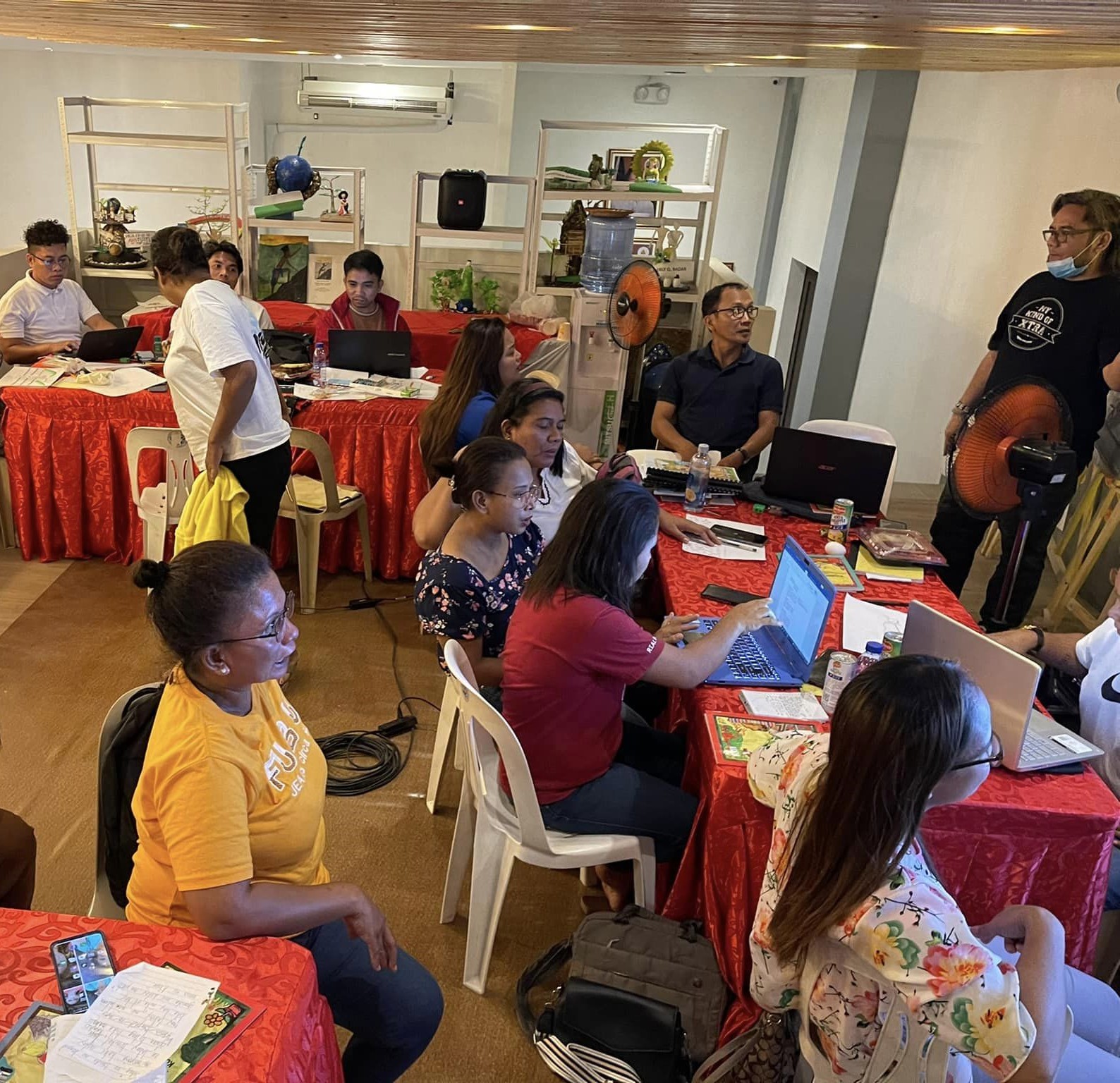[In Photos]... - Philippine Cultural Education Program