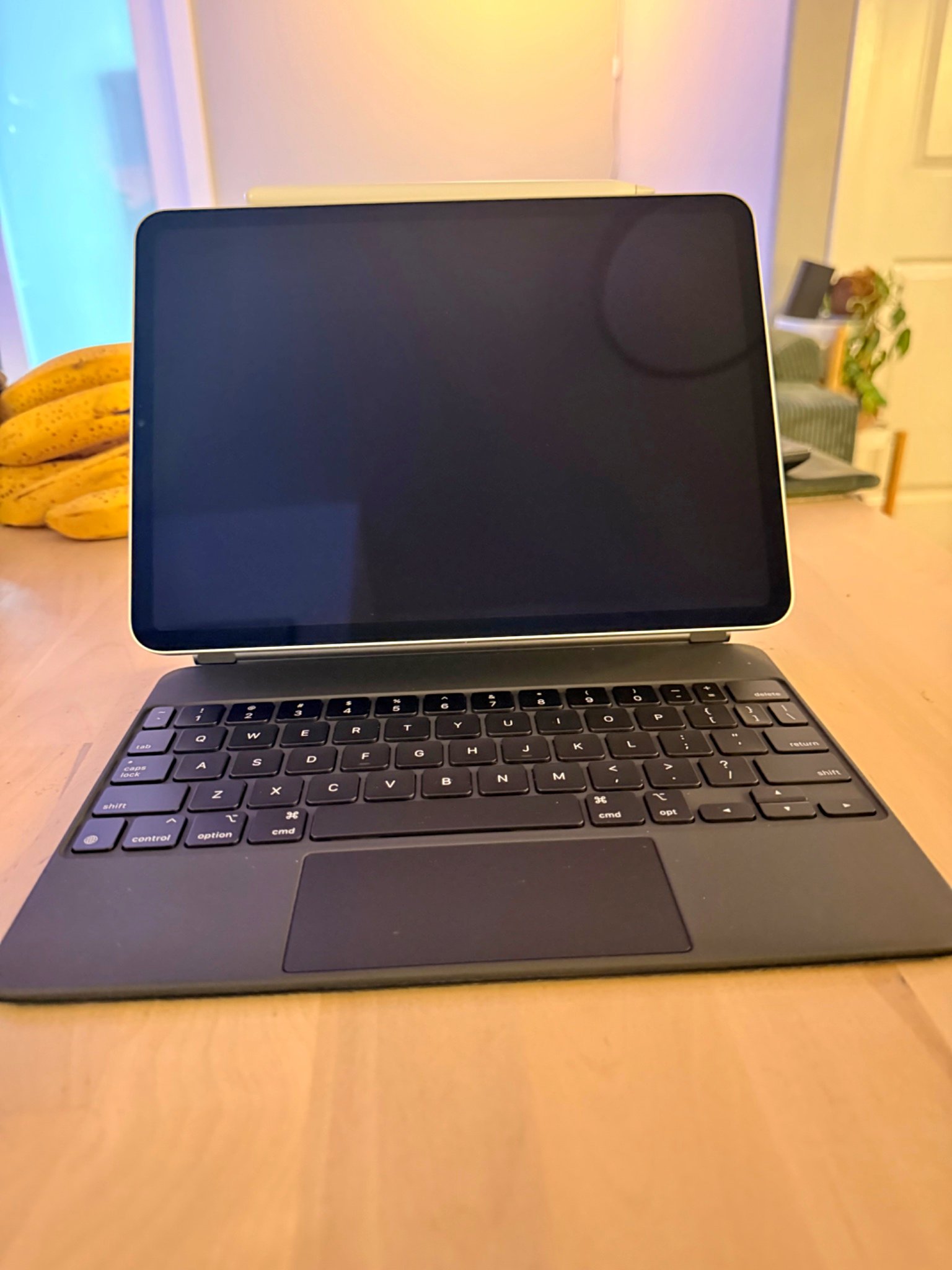 New and used Ipad-magic-keyboard-11-inch-and-pencil for sale 