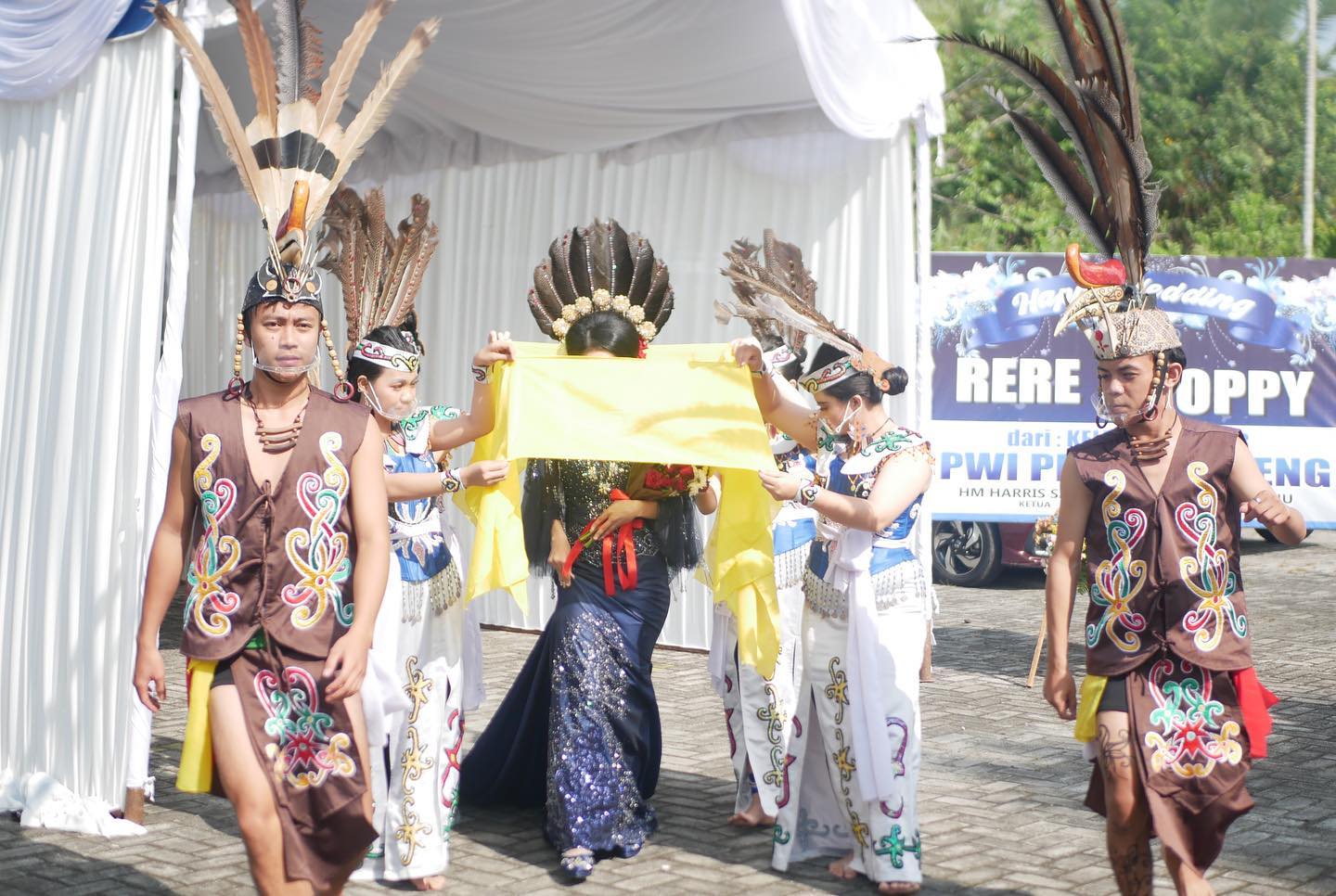 Pemenuhan Jalan Adat... - Sanggar Seni Riak Renteng Tingang | Facebook