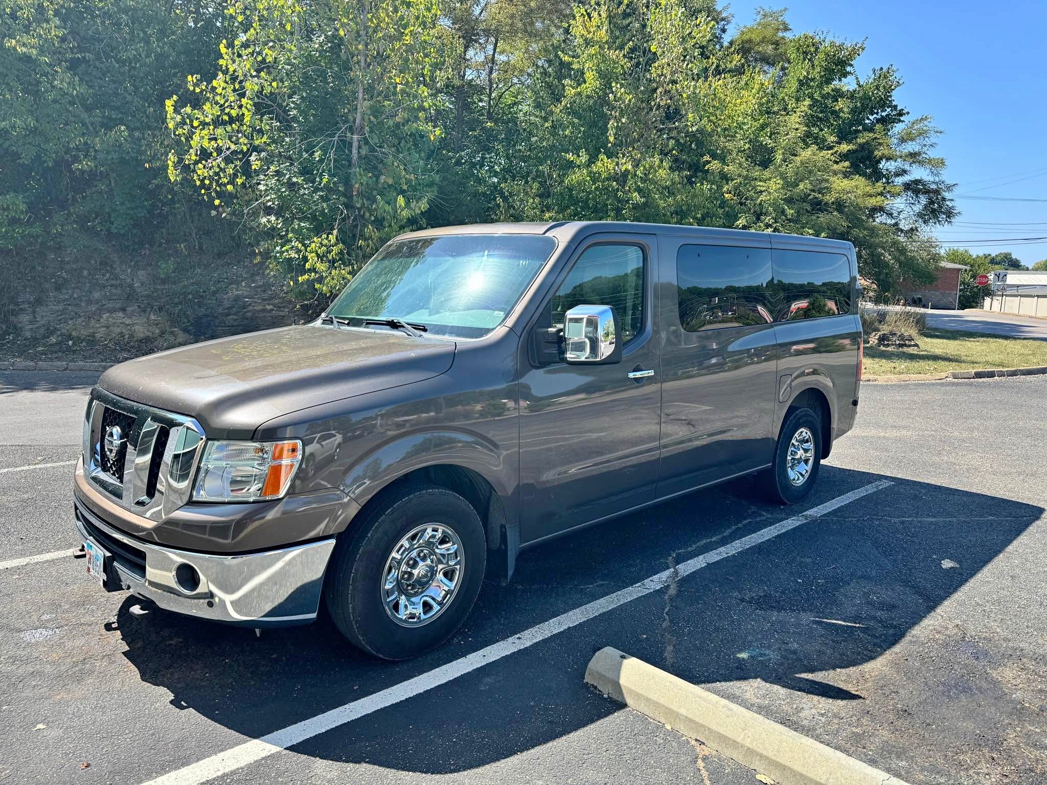 2014 Nissan NV3500 HD Passenger · SL Van 3D - Commercial Vehicles ...