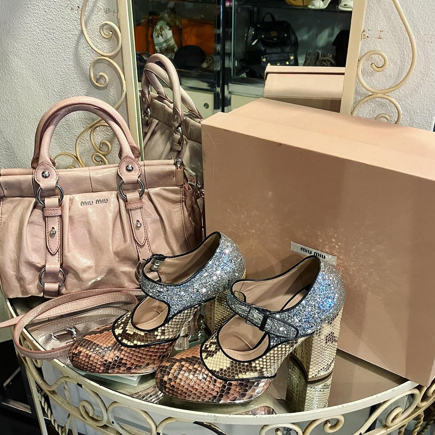 miu miuの靴です ミュウミュウ(MIU MIU)靴買取・売るなら今！買取相場