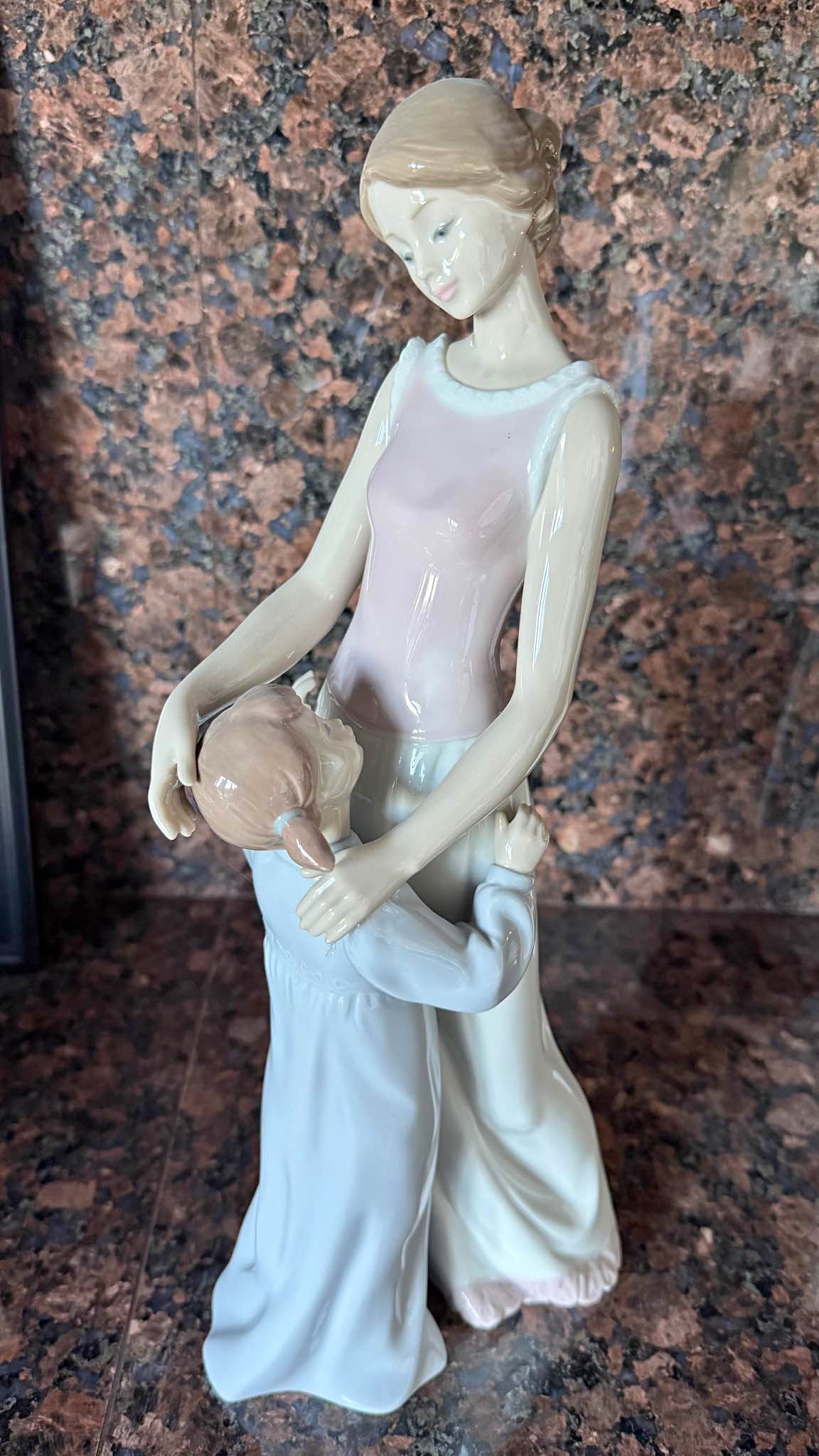 全新和二手待售Lladró 雕刻工艺品| Facebook Marketplace