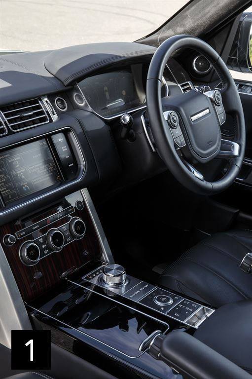Land Rover - De Range Rover viert dit jaar zijn 45e...