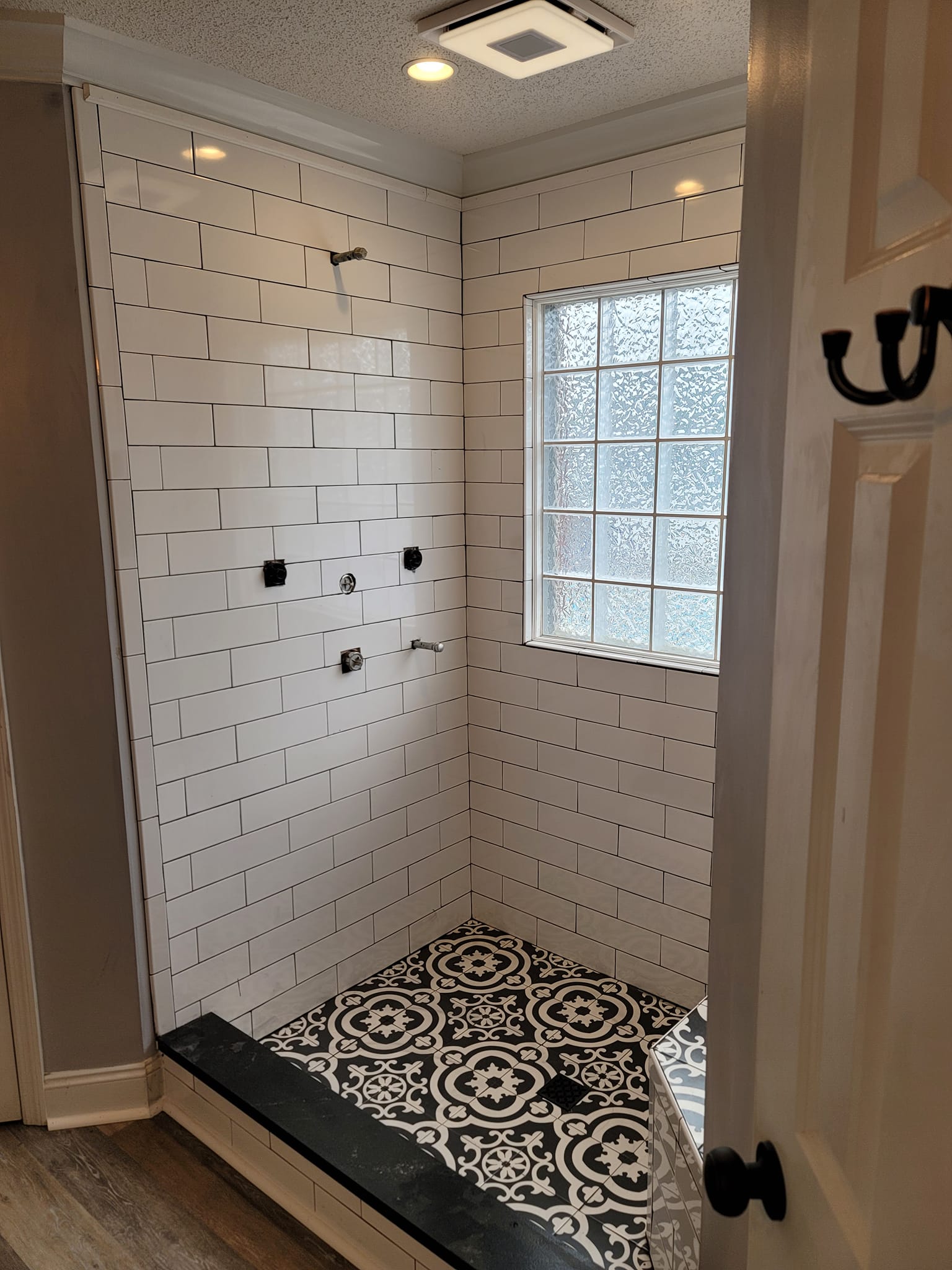 SOUTHERN TILE & STONE WORKS