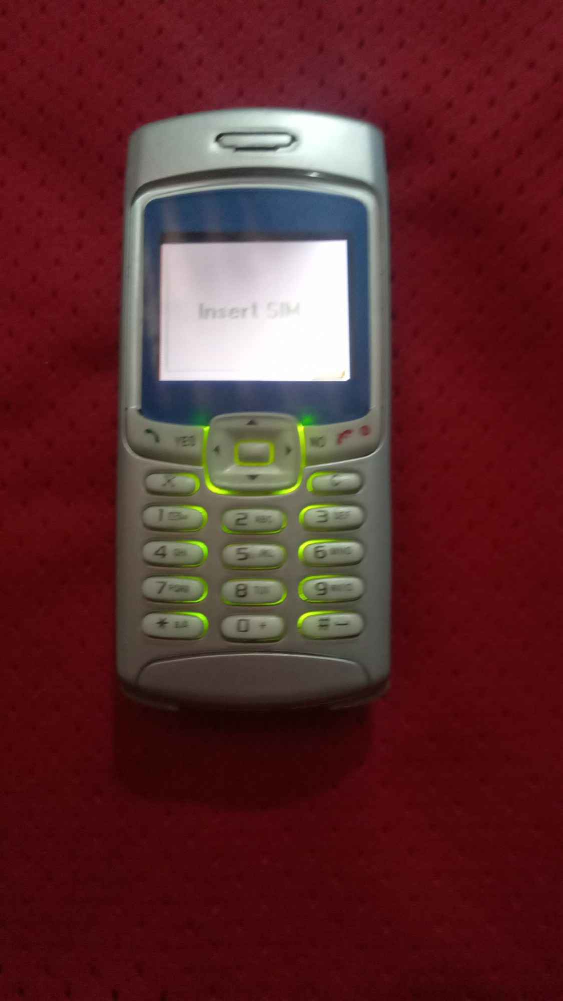 Precioso teléfono de colección T237 Sony Ericsson con cargador ...