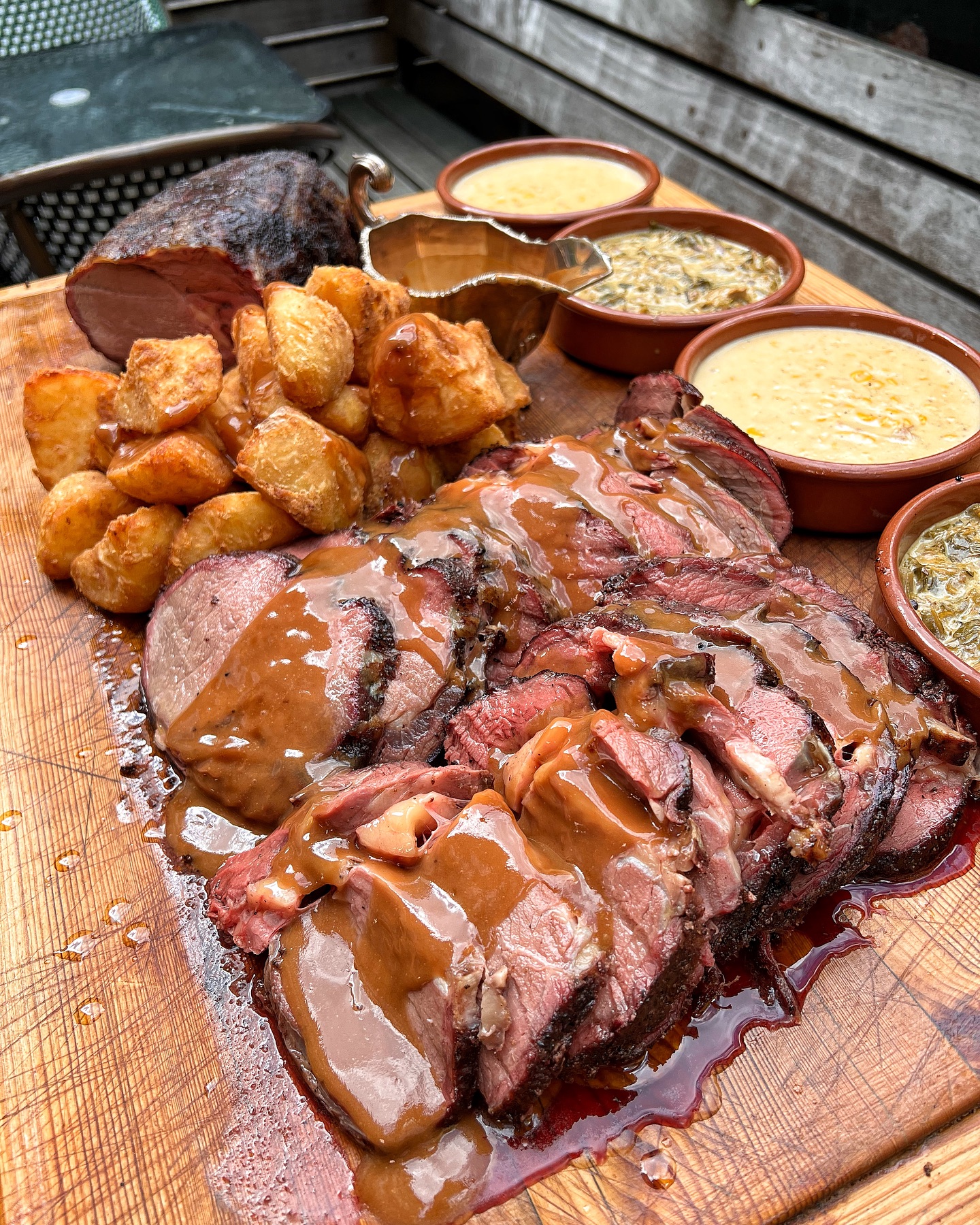 ONE WEEK COUNTDOWN TO #REDDOGSALOON ROAST DINNERS ?⏳