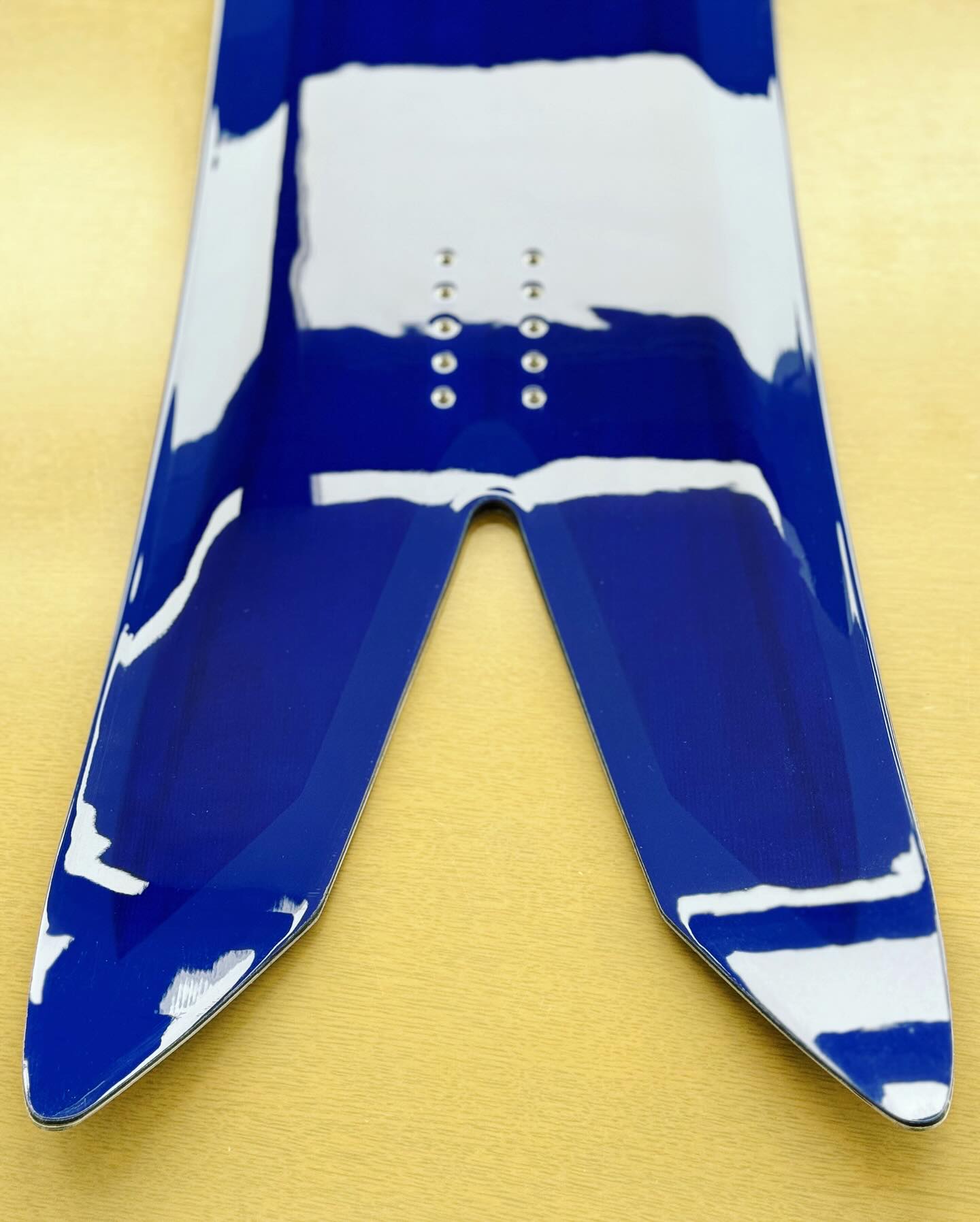 The two-step 3D tail creates various side curves while maintaining 