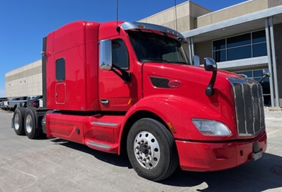 579 with 10spd manual for $39,950!... - Midwest Best Big Rigs