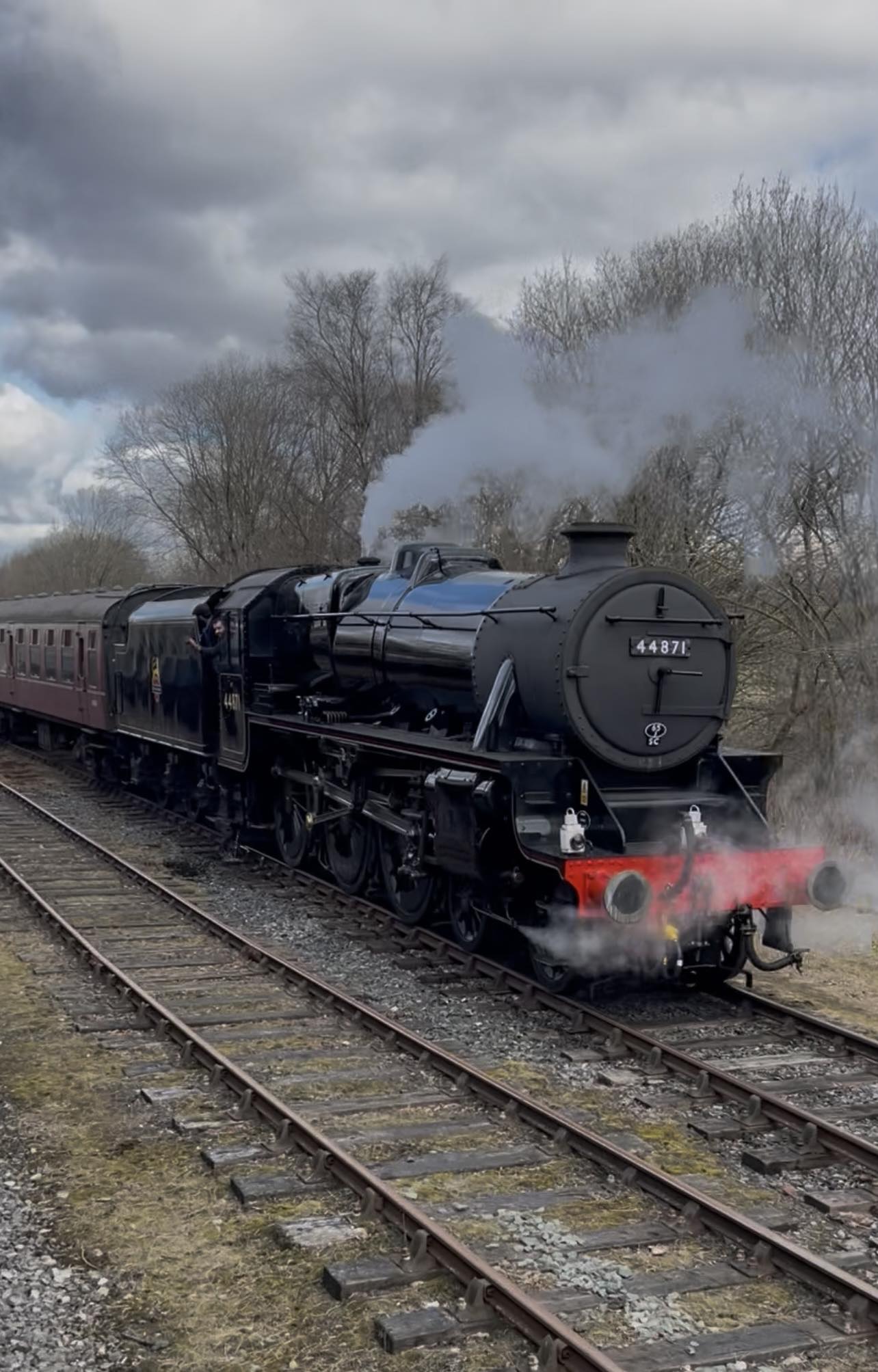 S.T.E.A.M. | Black five : 44871, waiting in a siding at Ramsbottom ...