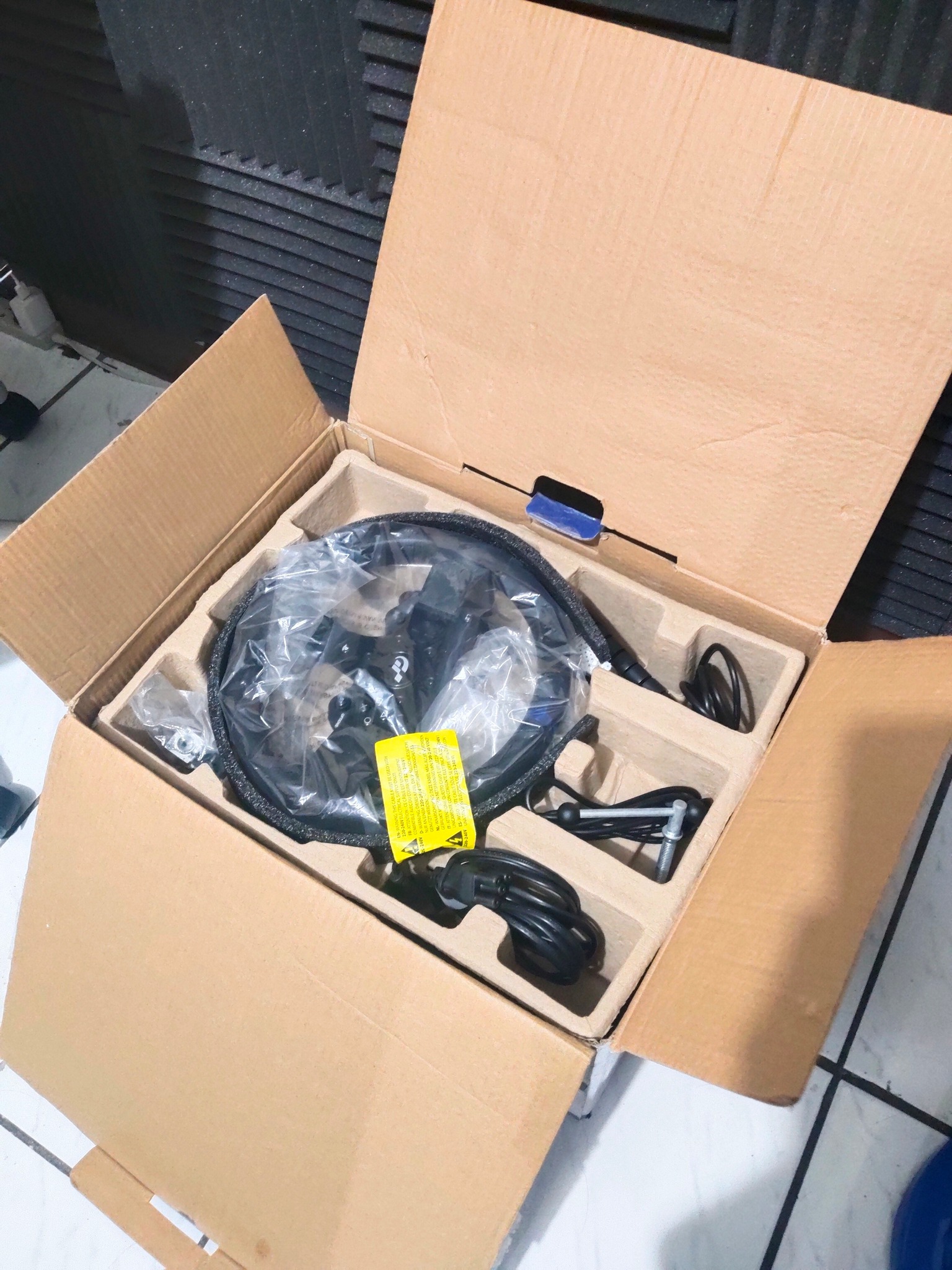 Selling my Thrustmaster T300rs set with Thrustmaster TH8S Shifter set