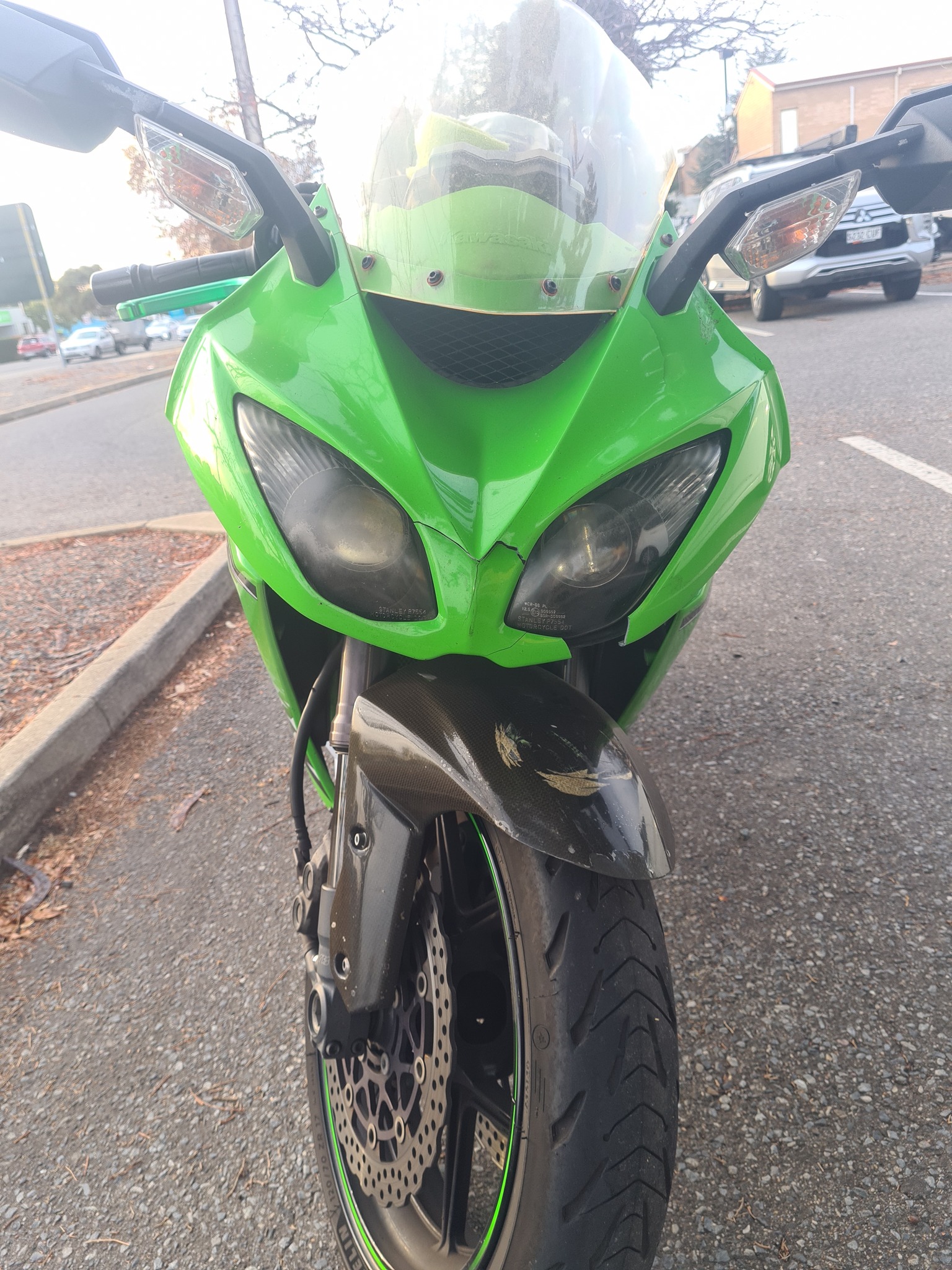 ＹＯＵ R Where to find a replacement front fairing for a Kawasaki ZX10R