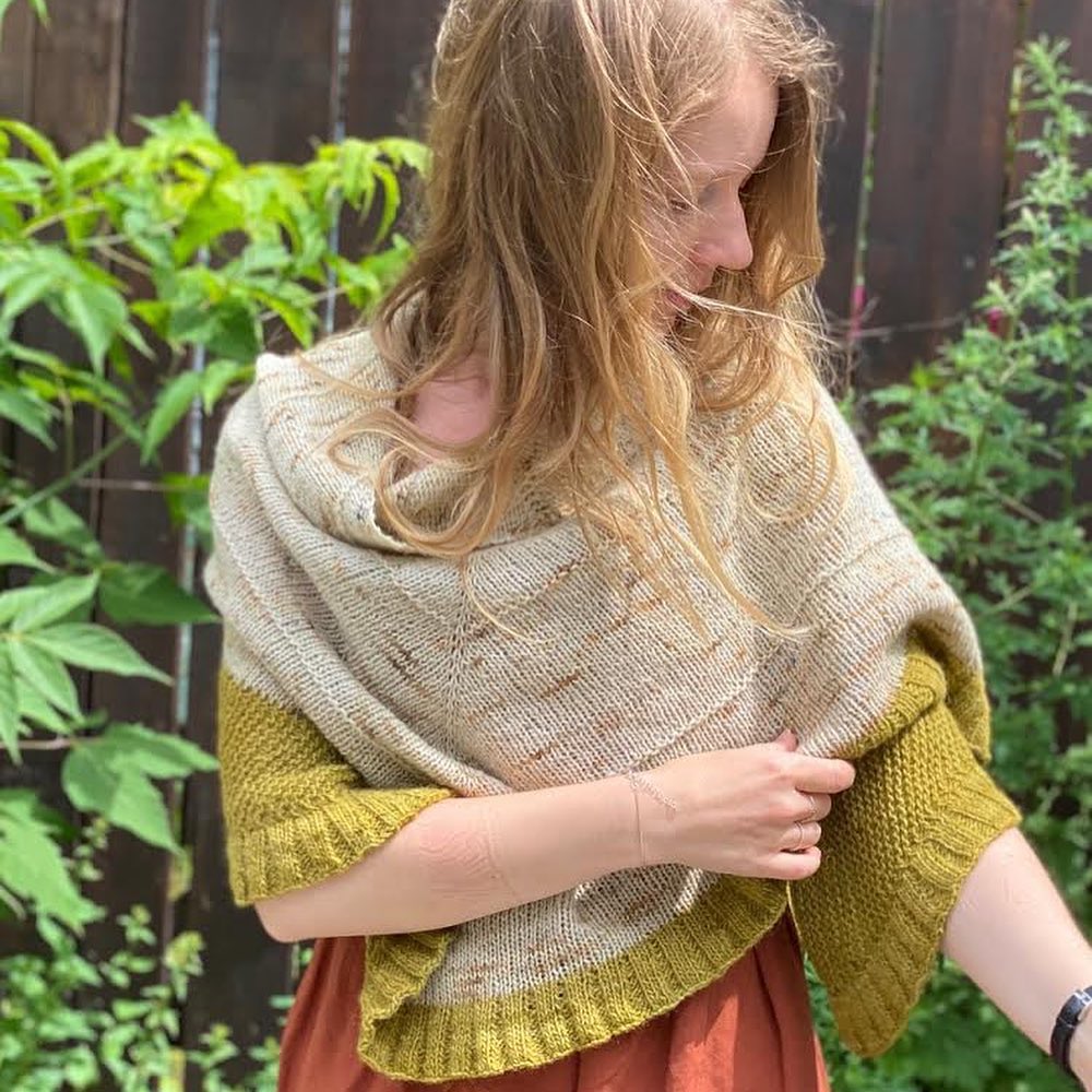 Humble Knit Et Voila The Manty Shawl Is Here I M So Facebook