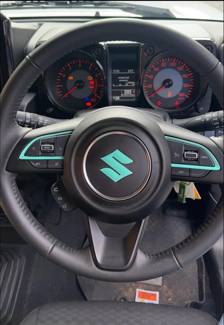 Wooden steering wheel for the Suzuki Jimny JB74