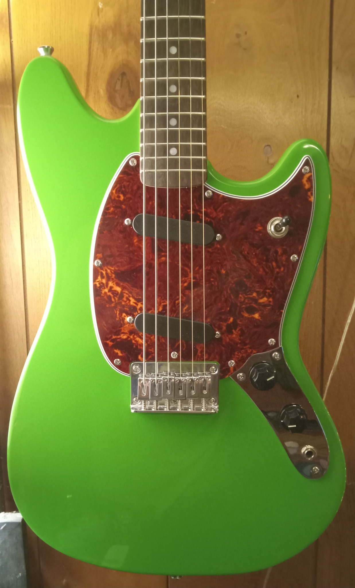 Upgrading Duo-Sonic Mustang with tortoise guard and new bridge