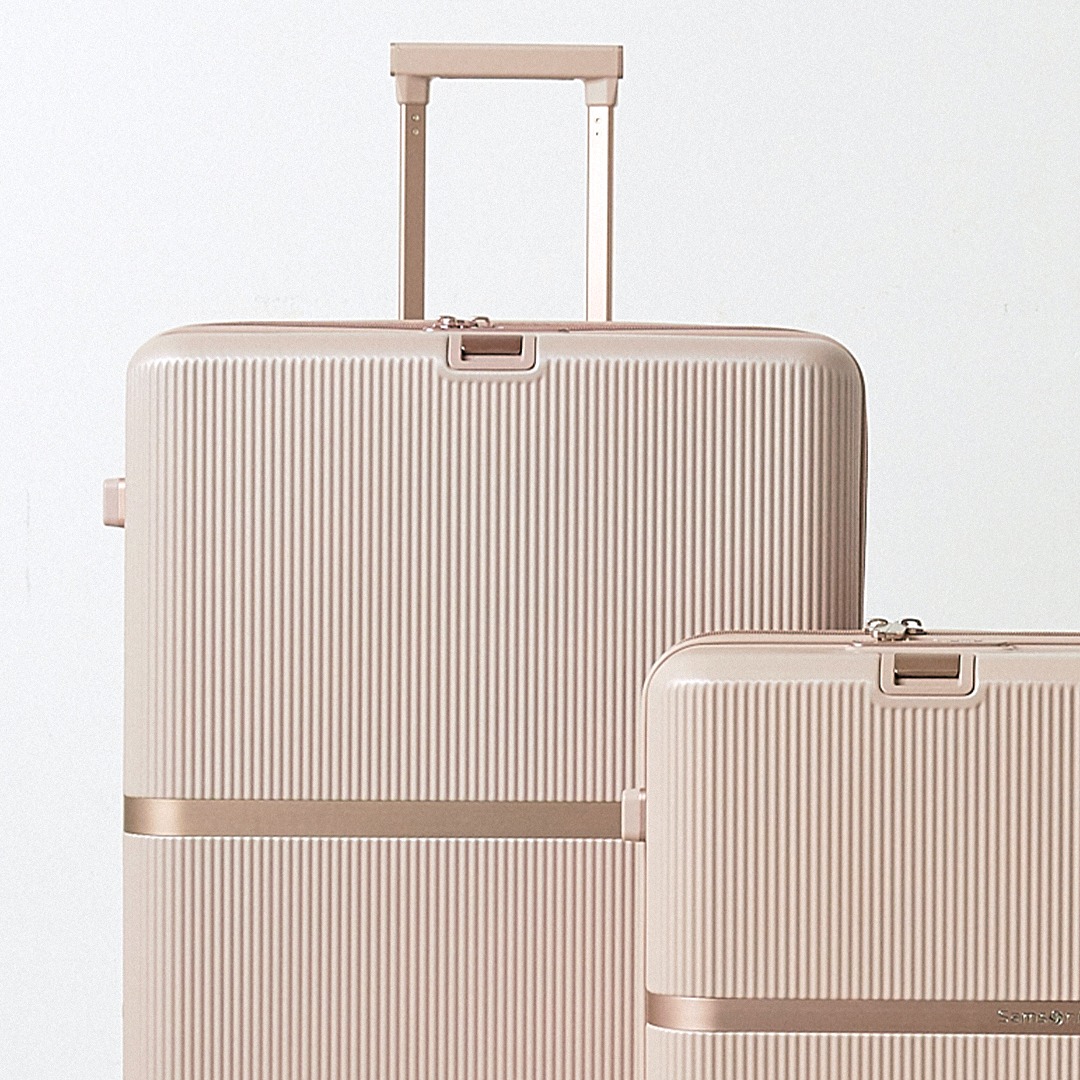 Two ways to move.​ The Snidel X Samsonite's MINTER in Mushroom