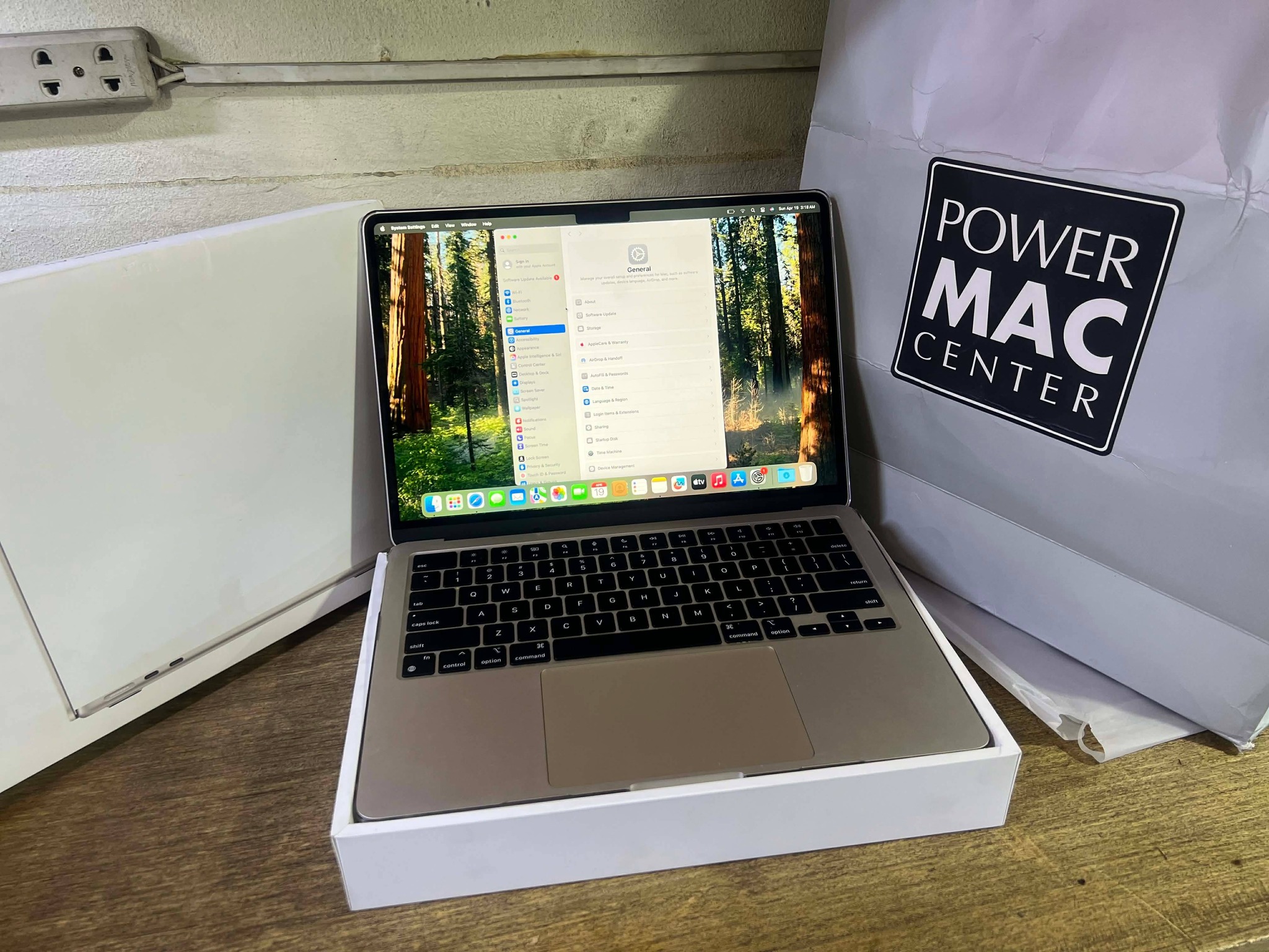 MacBook Air M2 2022 13 inch 16GB/256GB for sale