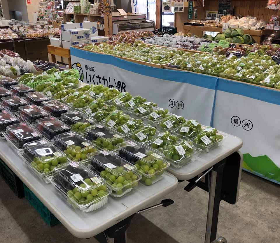 道の駅 いくさかの郷 もう 朝からすごい人で 2人でレジ はっそう 電話 商品補充など キリがありません やっと 人の流れがゆっくりになり ごはんがががと食べて来ることにしました たくさん来ていただきありがとうございます Facebook