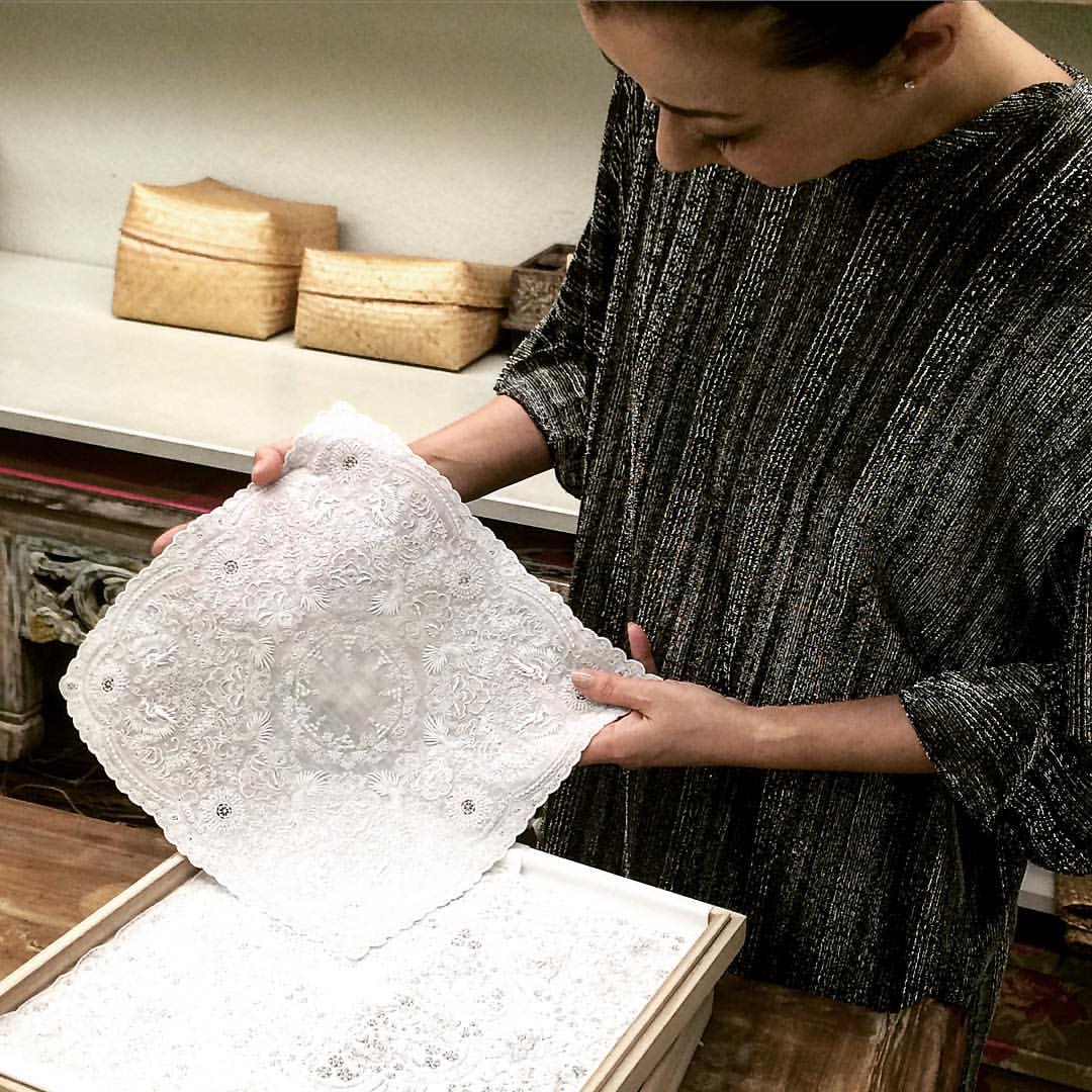 桐島かれん - 繊細優美なスワトウ刺繍の白いハンカチは一生もの。 気が